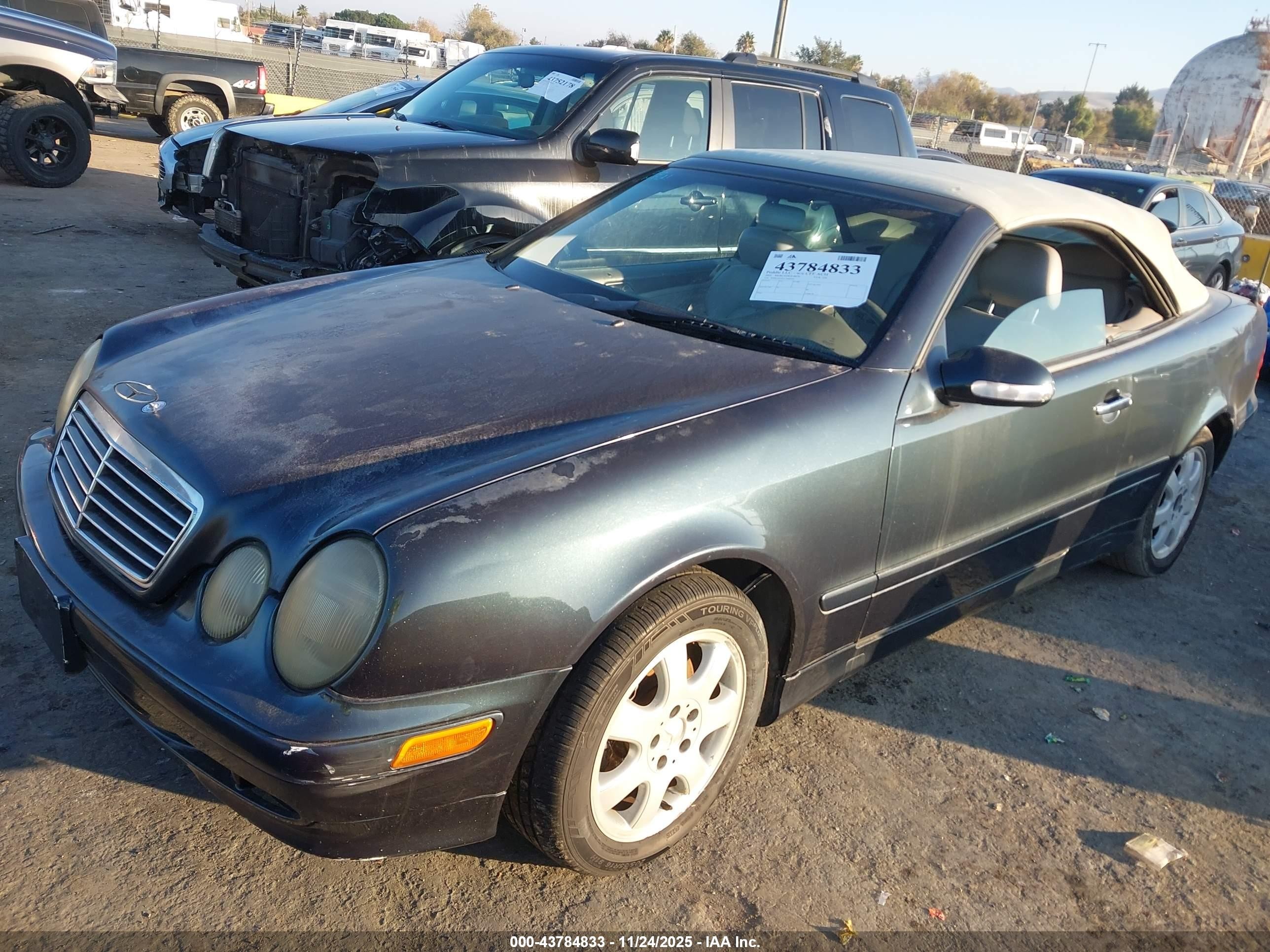 2001 Mercedes-benz Clk 320   Dark Blue vin: WDBLK65G31T064225