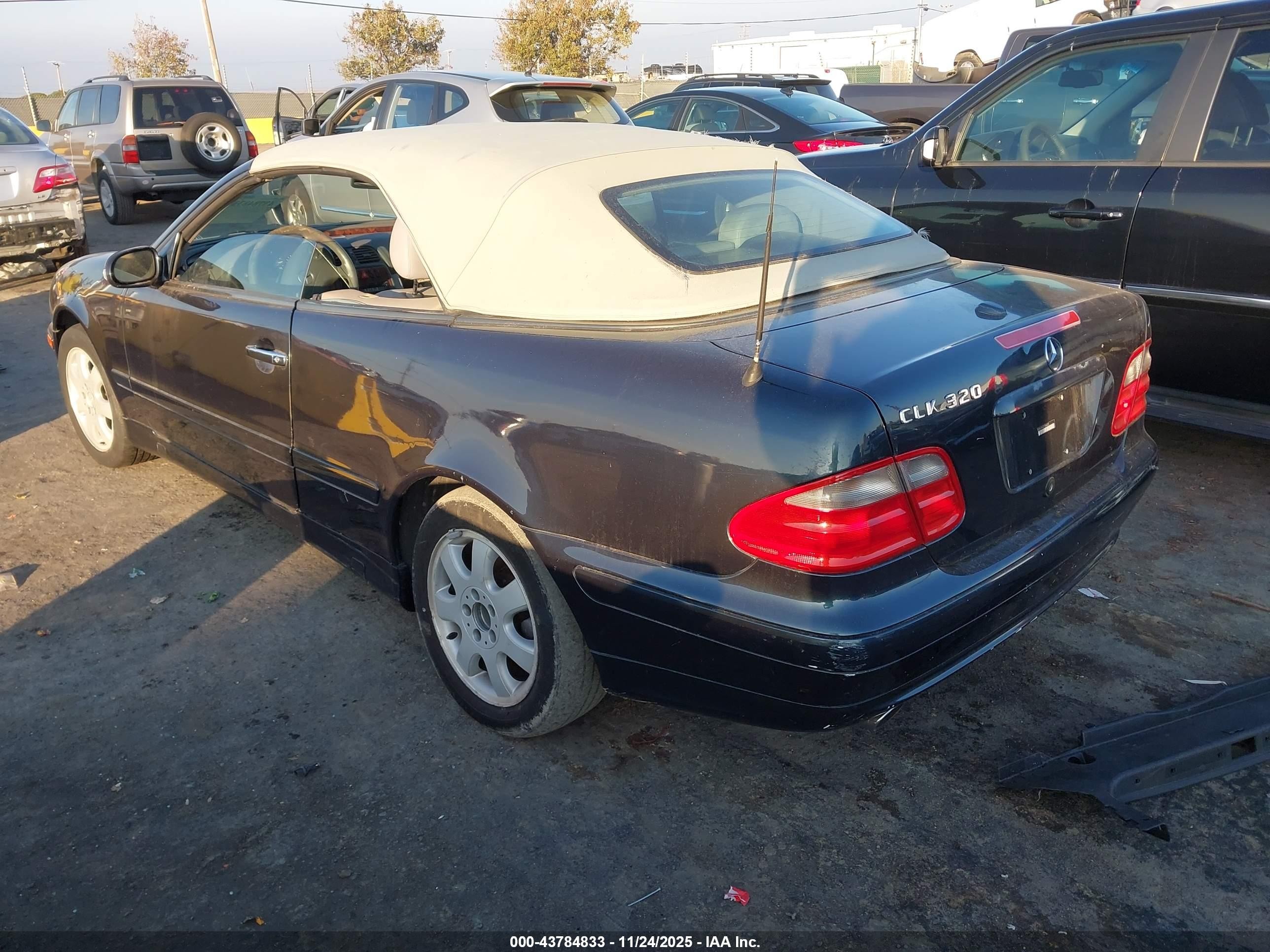 2001 Mercedes-benz Clk 320   Dark Blue vin: WDBLK65G31T064225