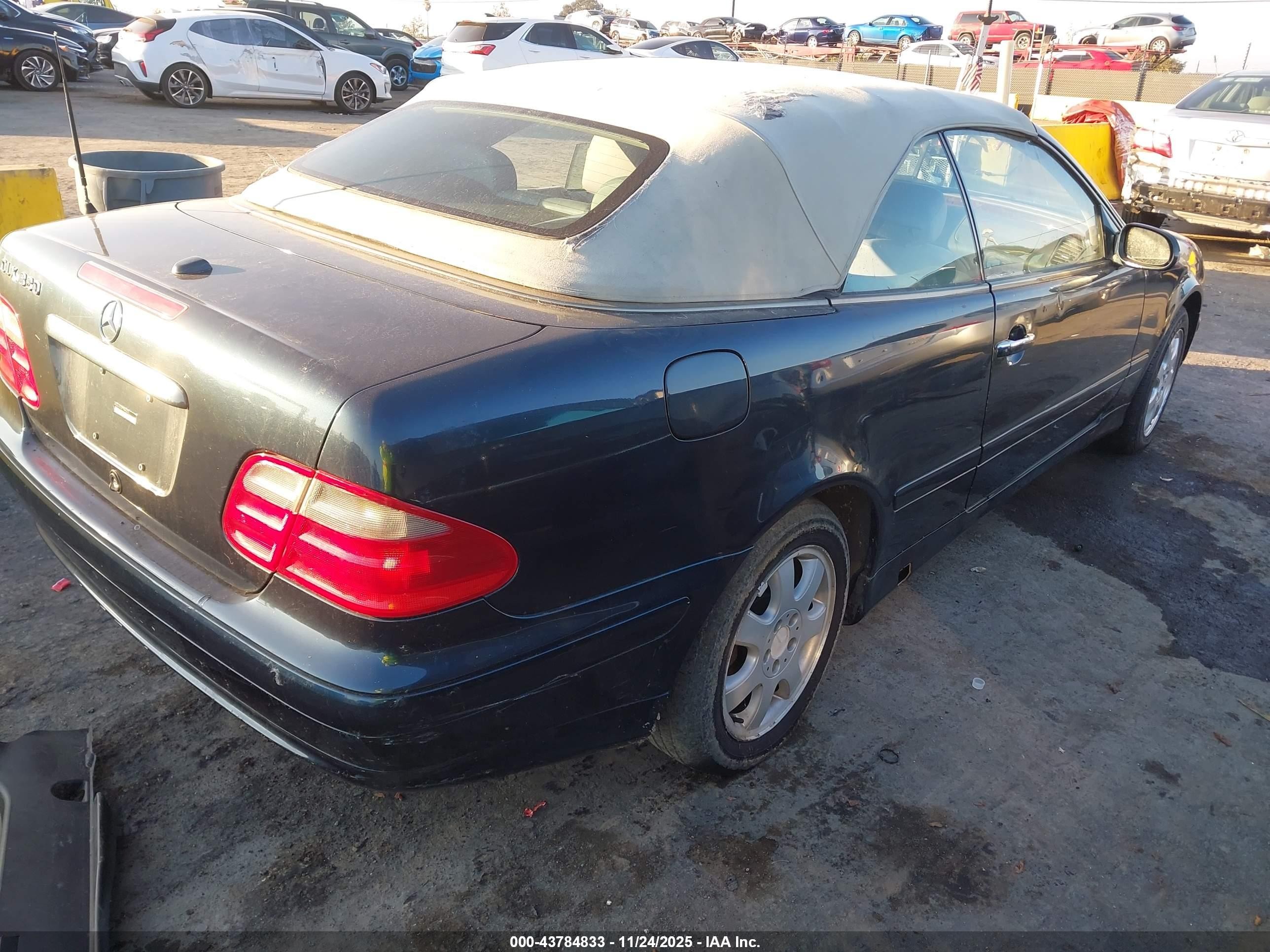 2001 Mercedes-benz Clk 320   Dark Blue vin: WDBLK65G31T064225