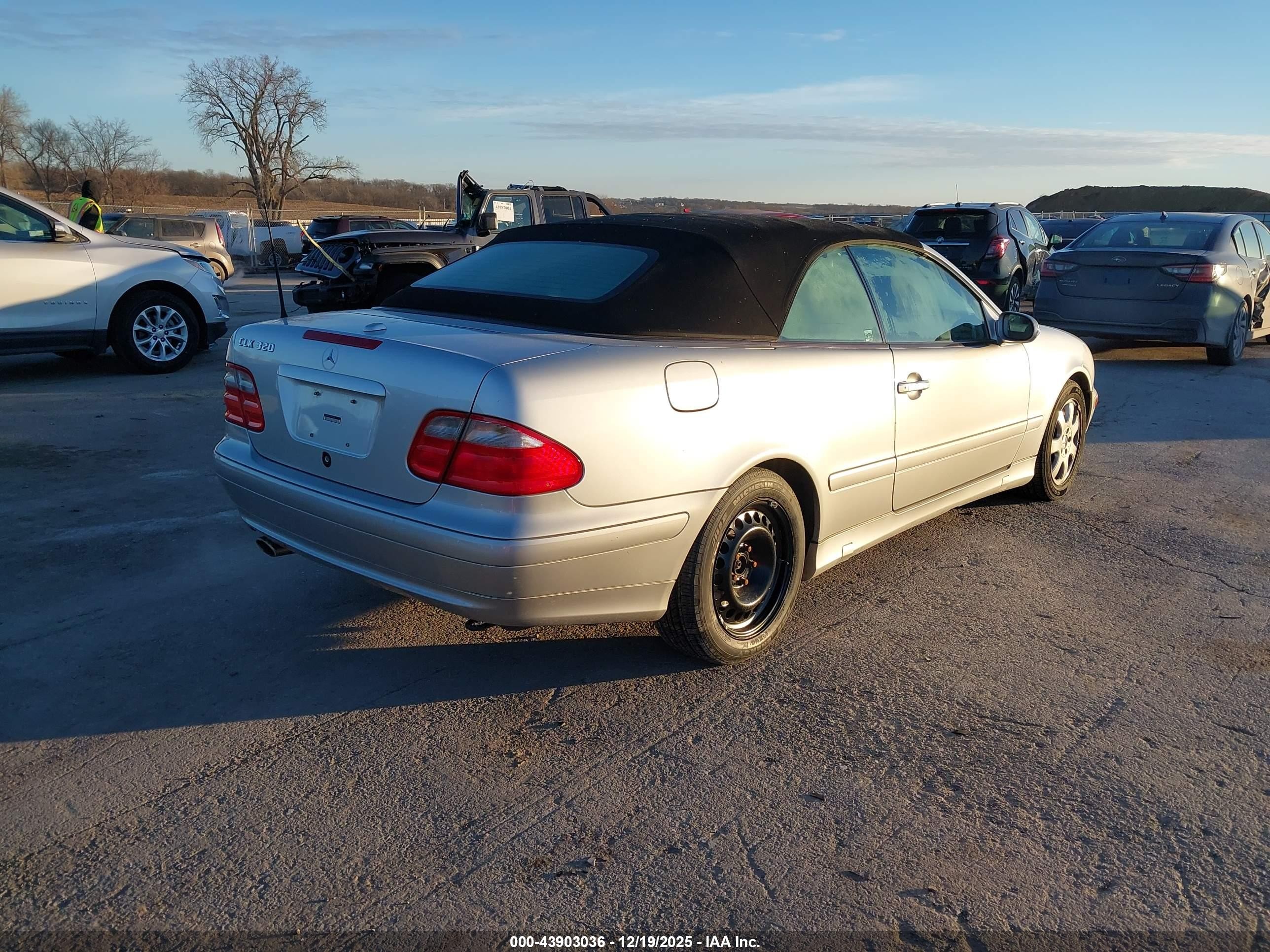 2001 Mercedes-benz Clk 320   Silver vin: WDBLK65G31T091764