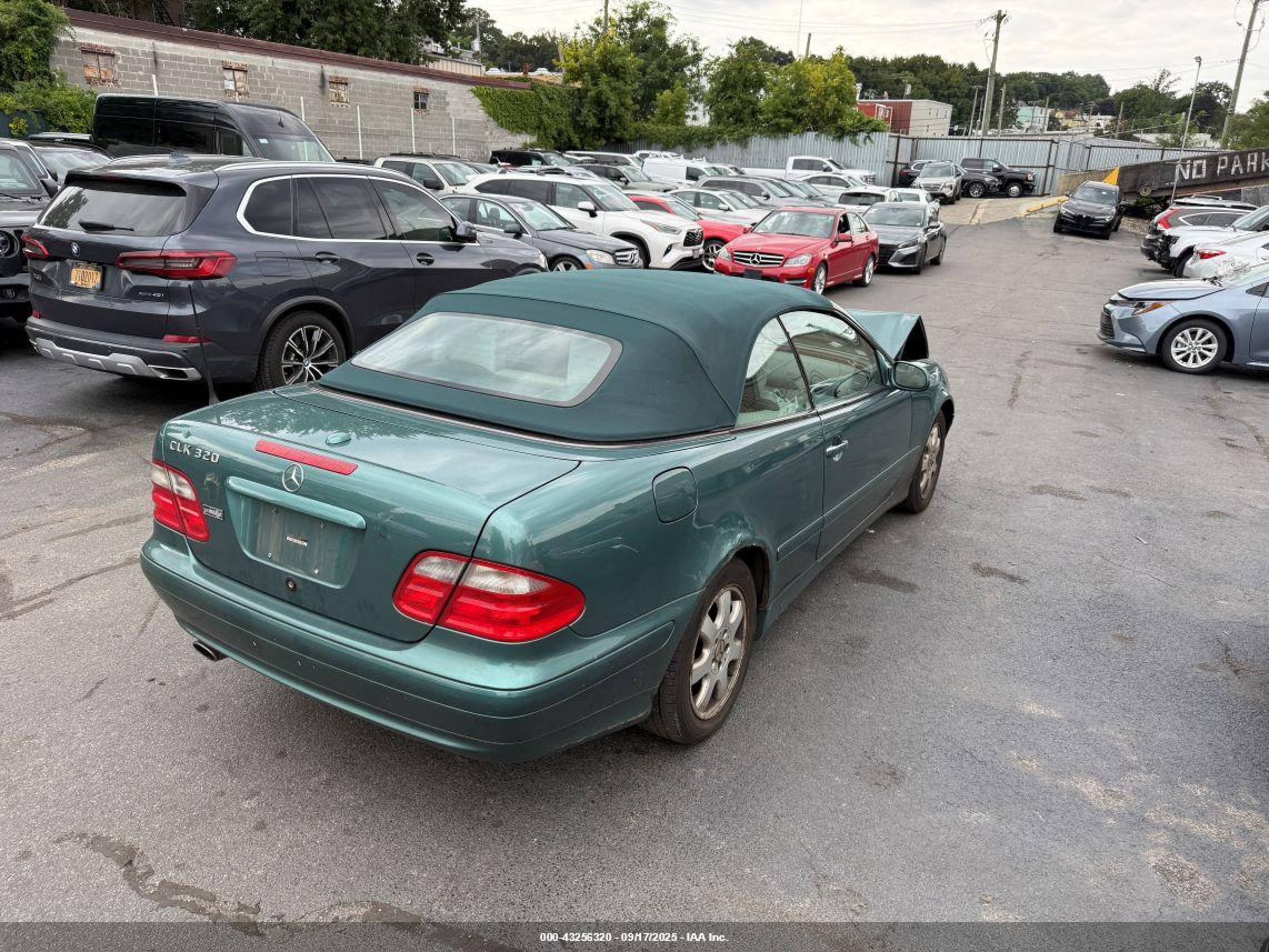 2002 Mercedes-benz Clk 320 Blue vin: WDBLK65G32T103879