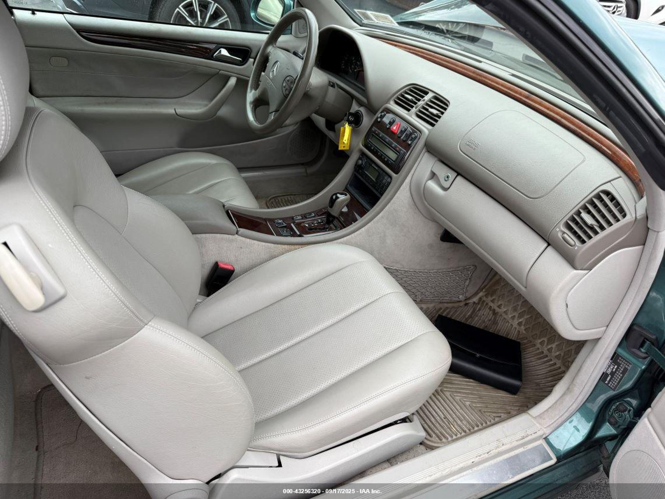 2002 Mercedes-benz Clk 320 Blue vin: WDBLK65G32T103879