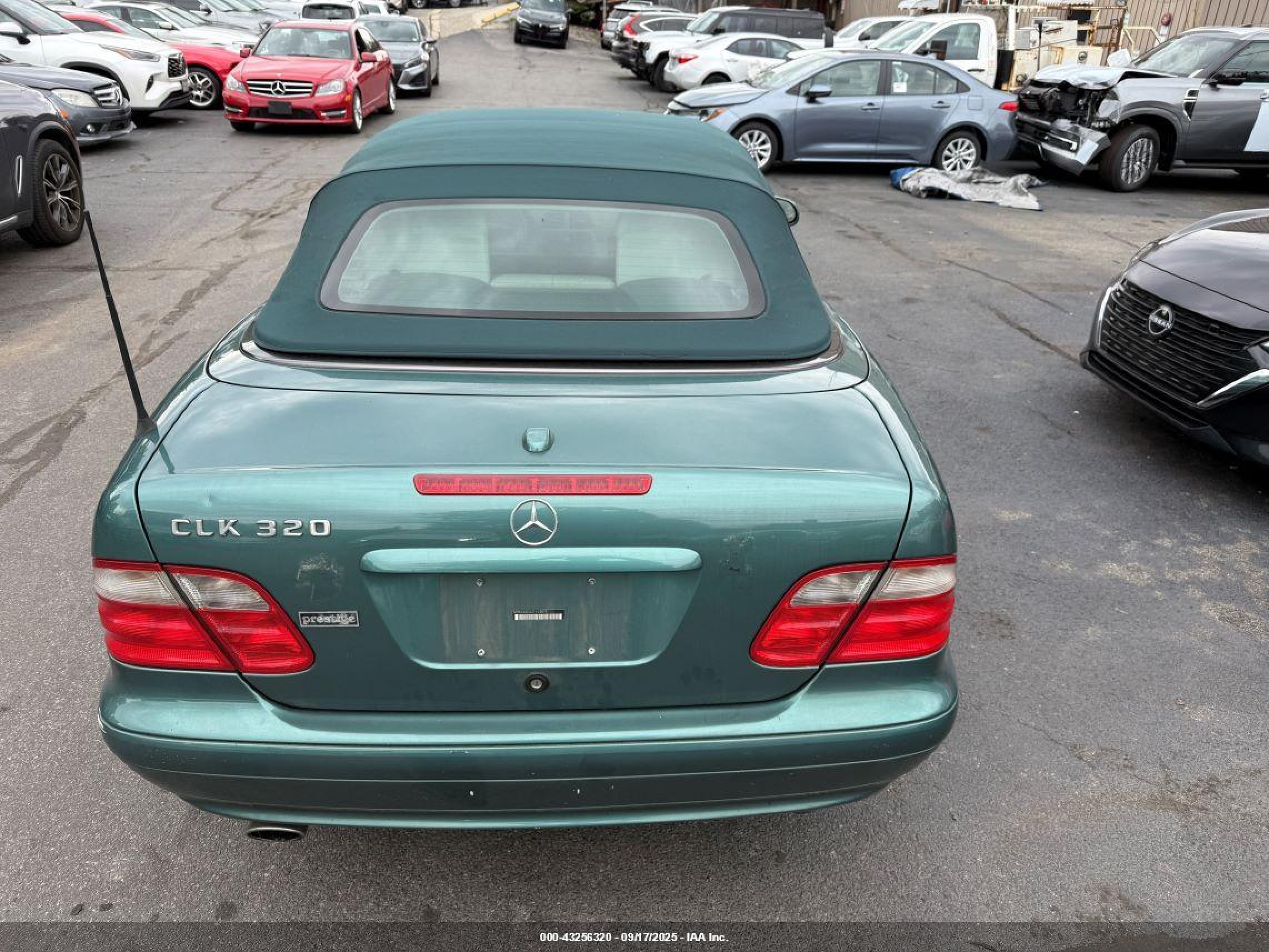 2002 Mercedes-benz Clk 320 Blue vin: WDBLK65G32T103879