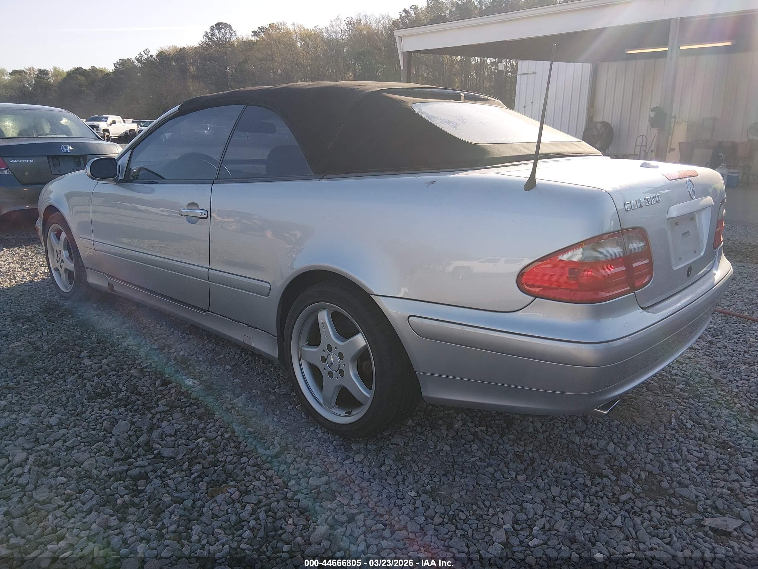 2002 Mercedes-benz Clk 320   Silver vin: WDBLK65G32T129155