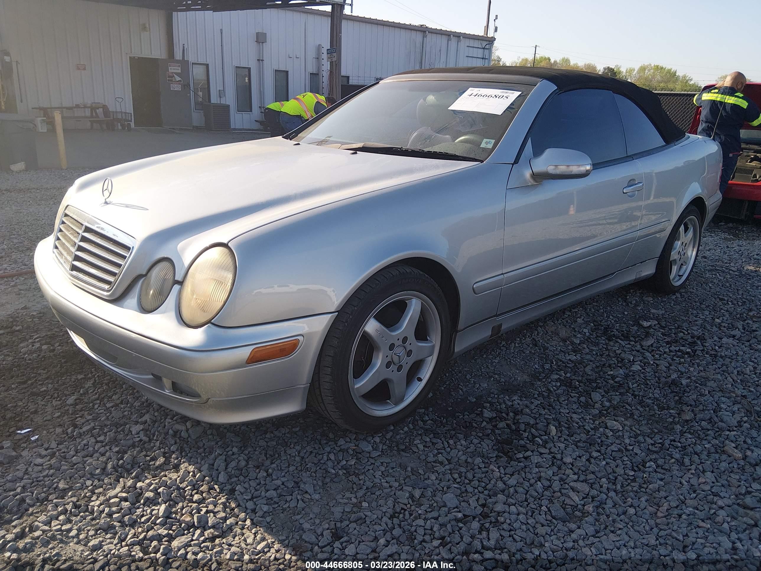 2002 Mercedes-benz Clk 320   Silver vin: WDBLK65G32T129155