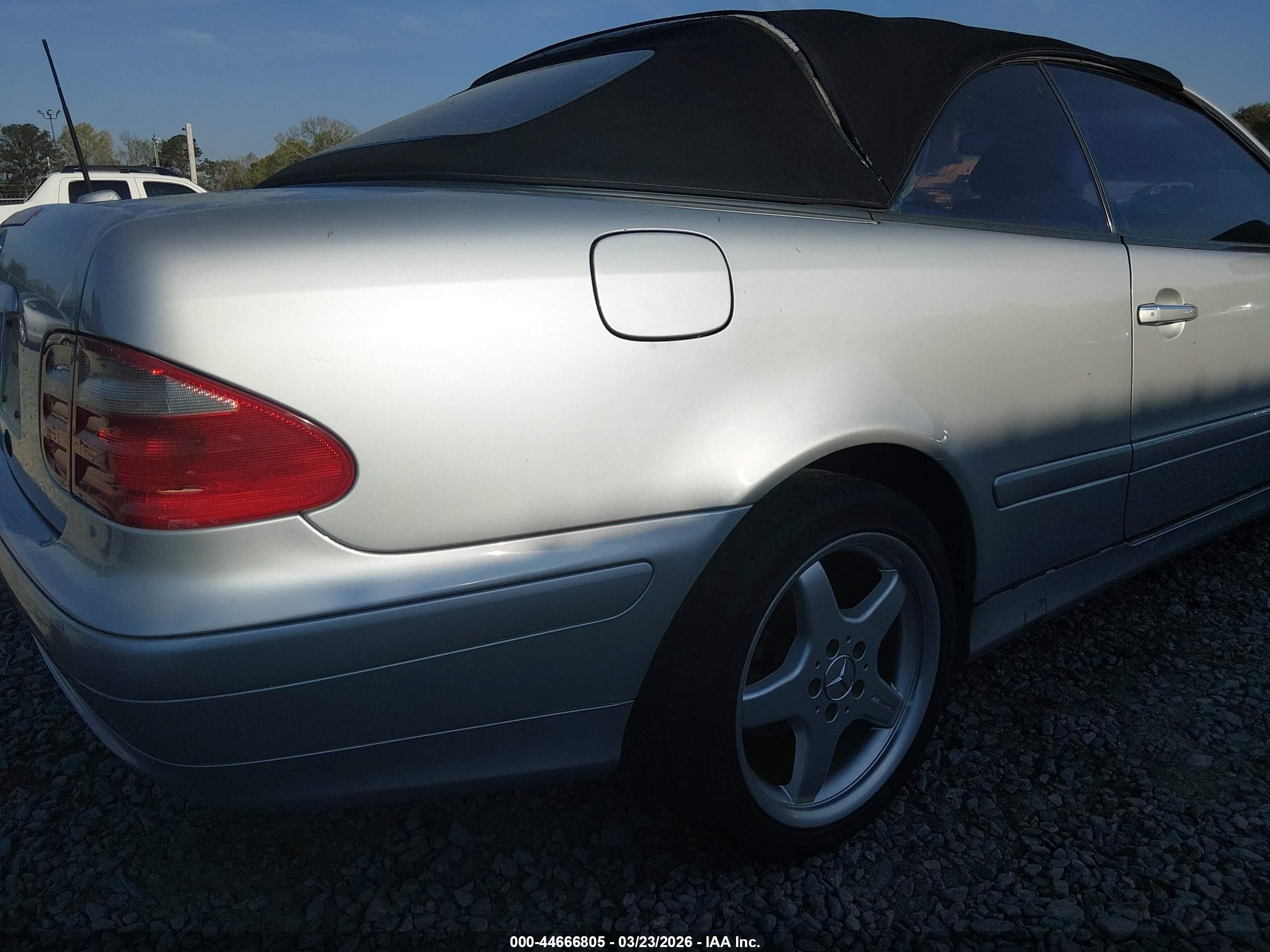 2002 Mercedes-benz Clk 320   Silver vin: WDBLK65G32T129155