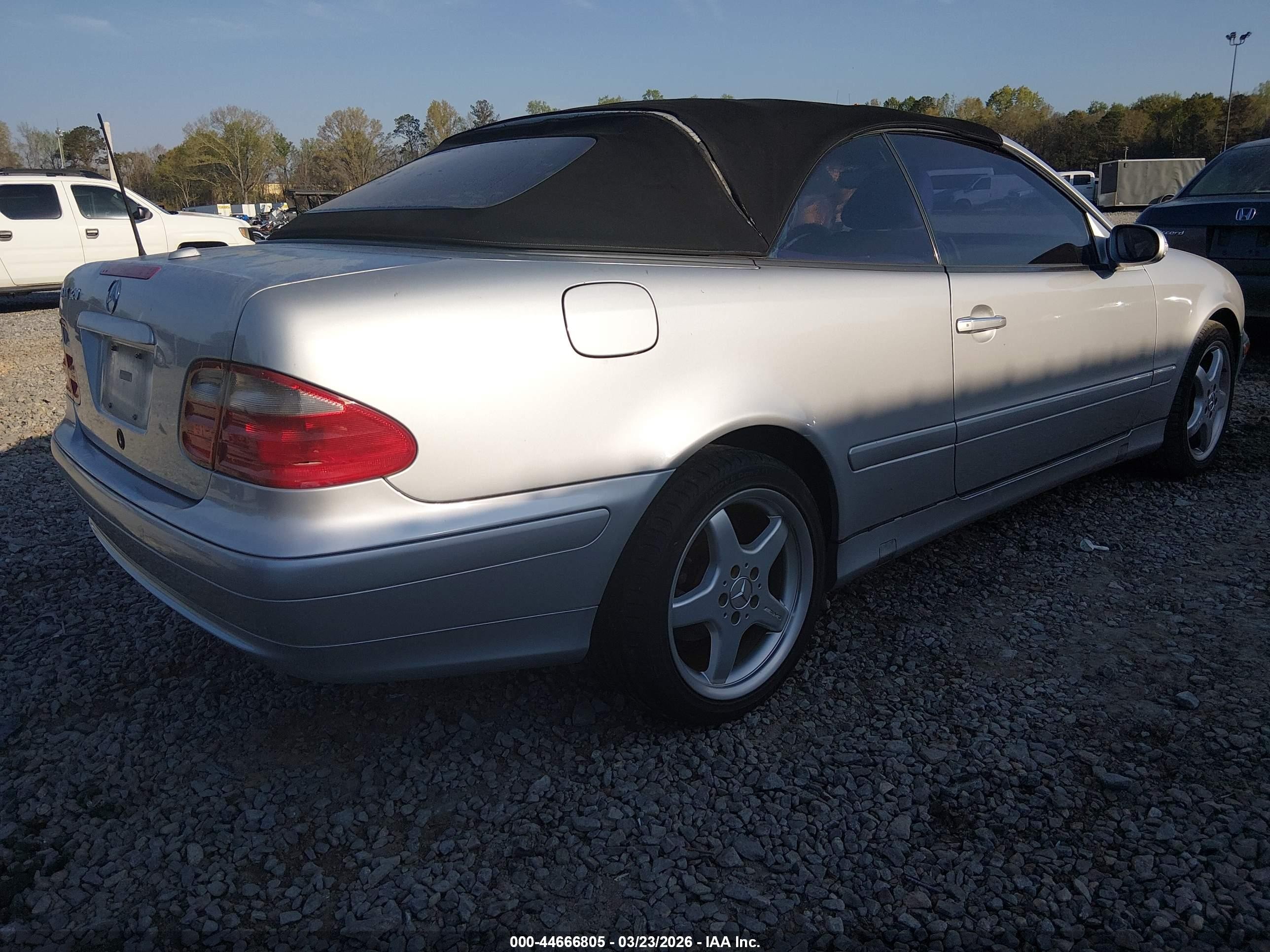 2002 Mercedes-benz Clk 320   Silver vin: WDBLK65G32T129155