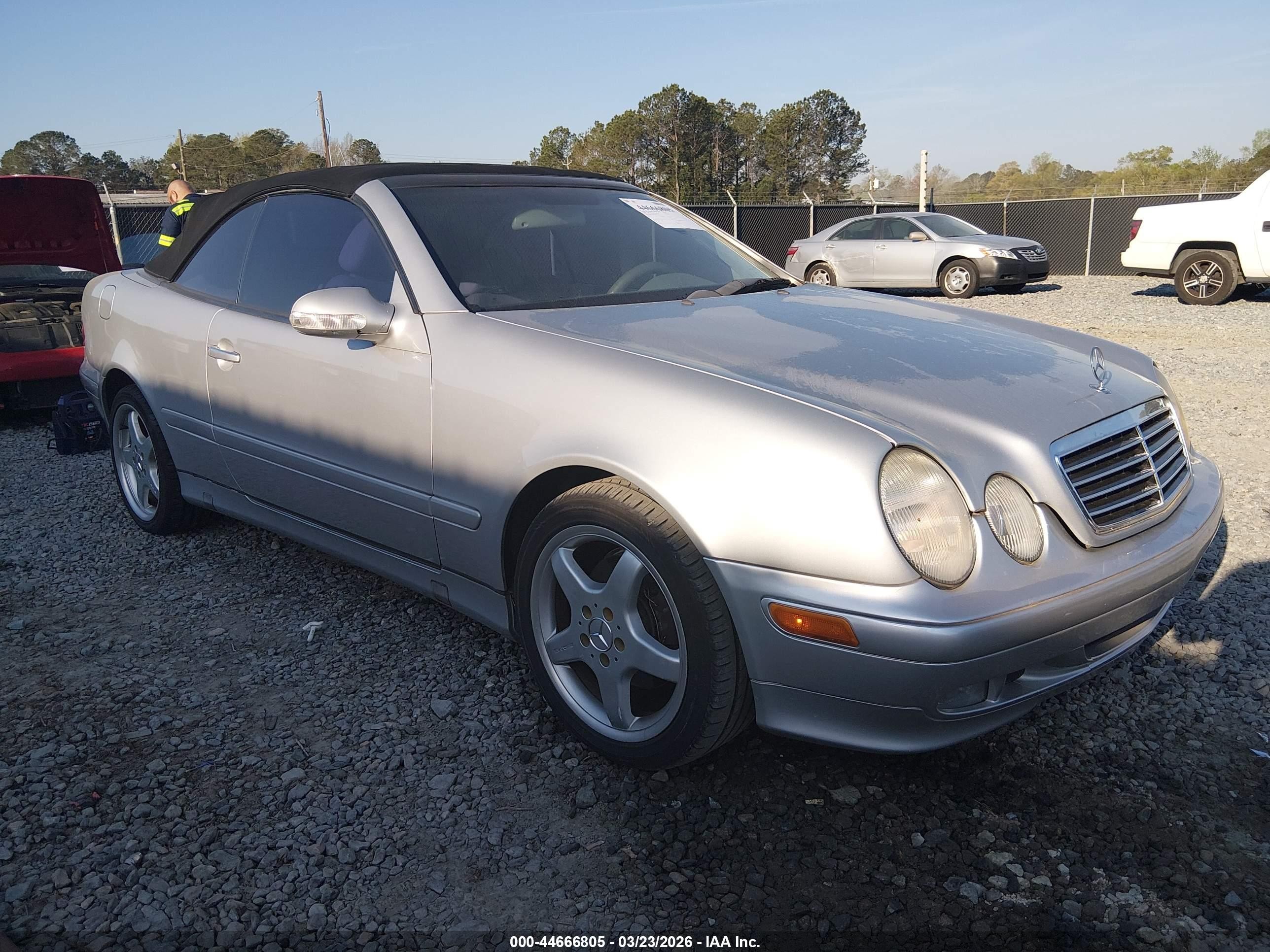2002 Mercedes-benz Clk 320   Silver vin: WDBLK65G32T129155