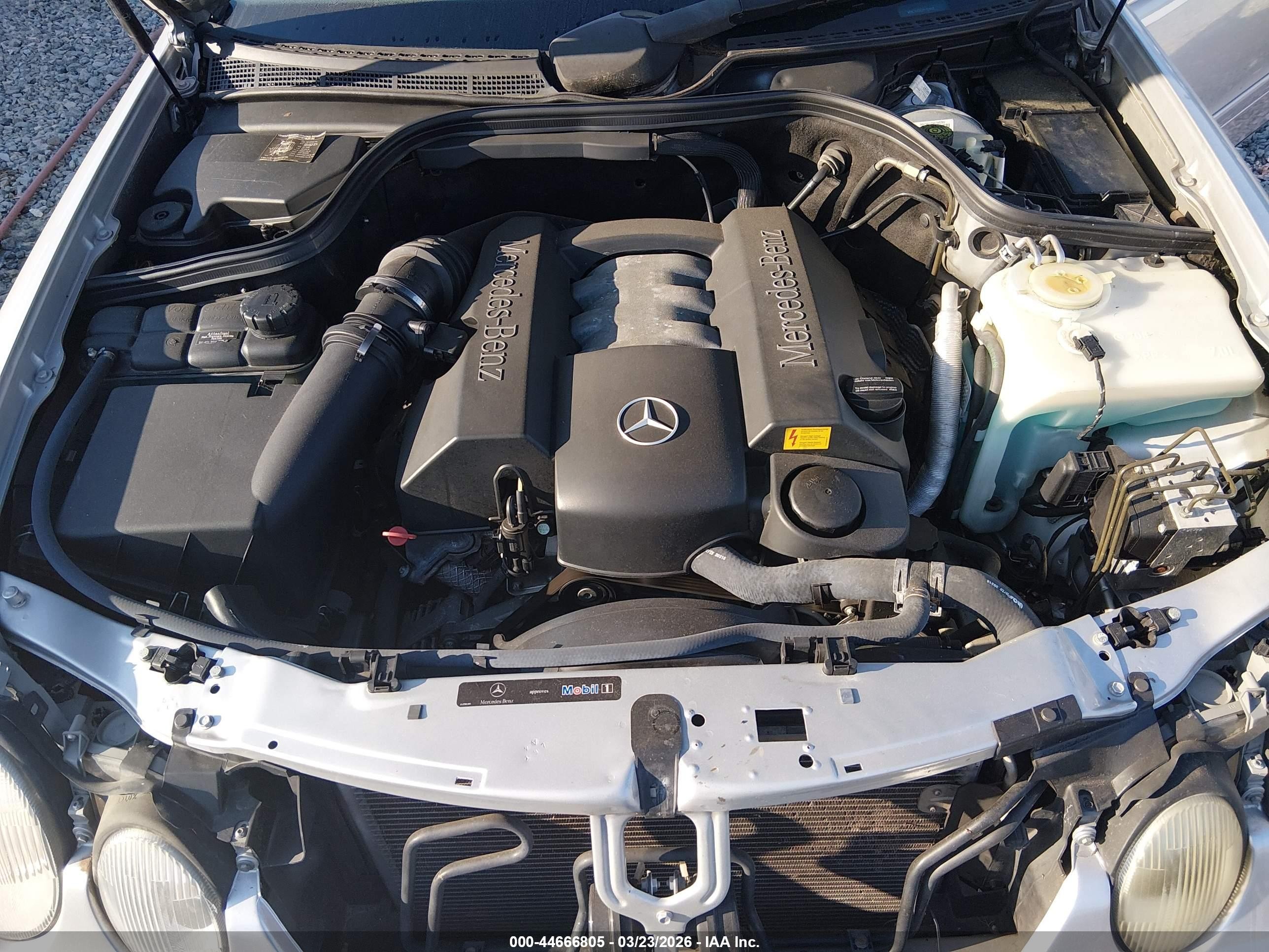 2002 Mercedes-benz Clk 320   Silver vin: WDBLK65G32T129155