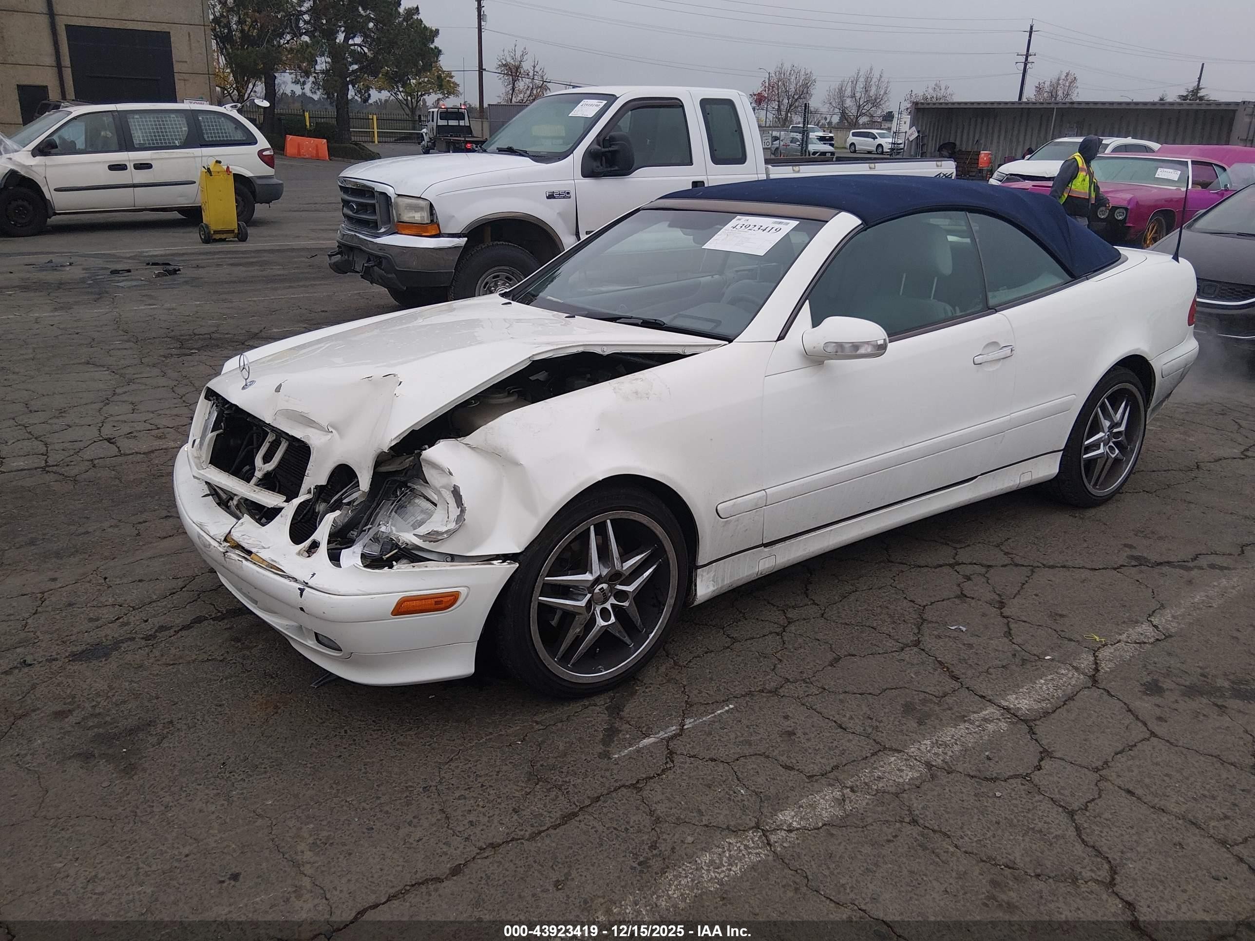2003 Mercedes-benz Clk 320   White vin: WDBLK65G33T141033