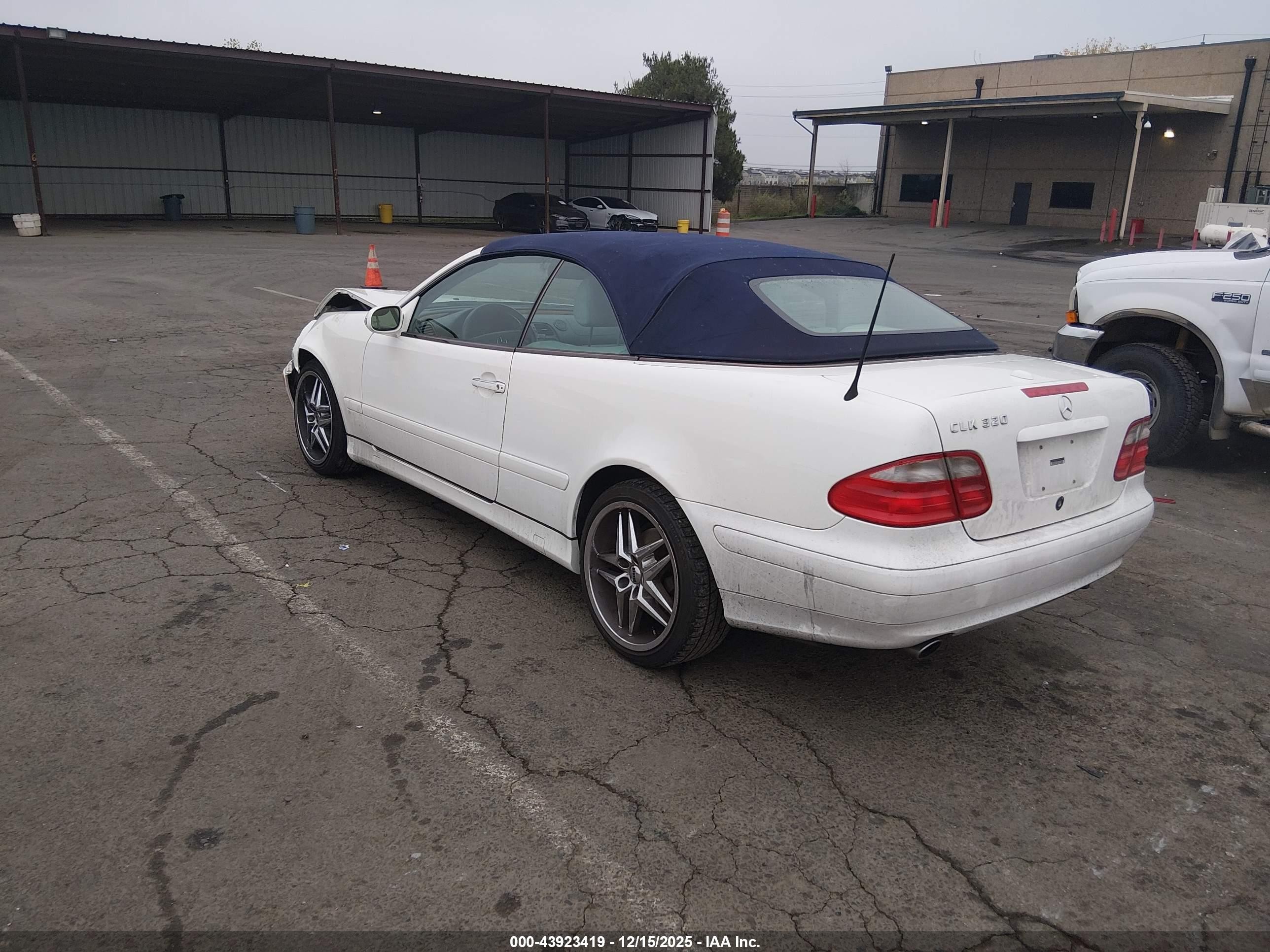 2003 Mercedes-benz Clk 320   White vin: WDBLK65G33T141033