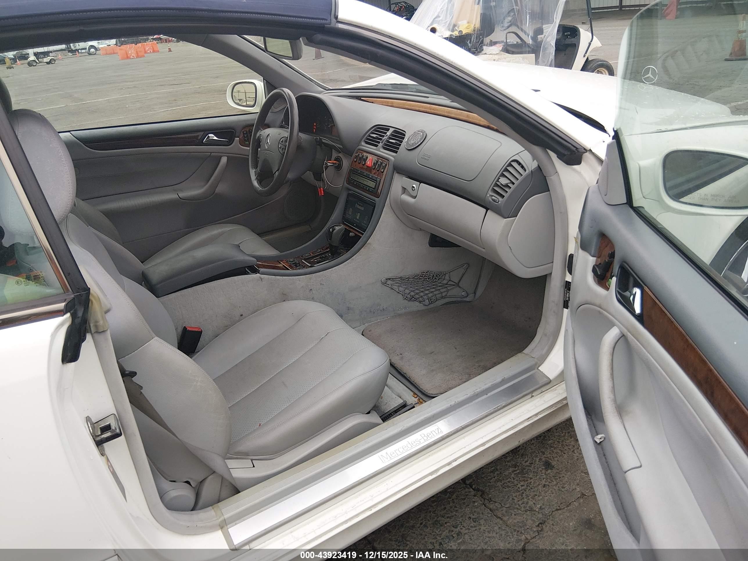 2003 Mercedes-benz Clk 320   White vin: WDBLK65G33T141033