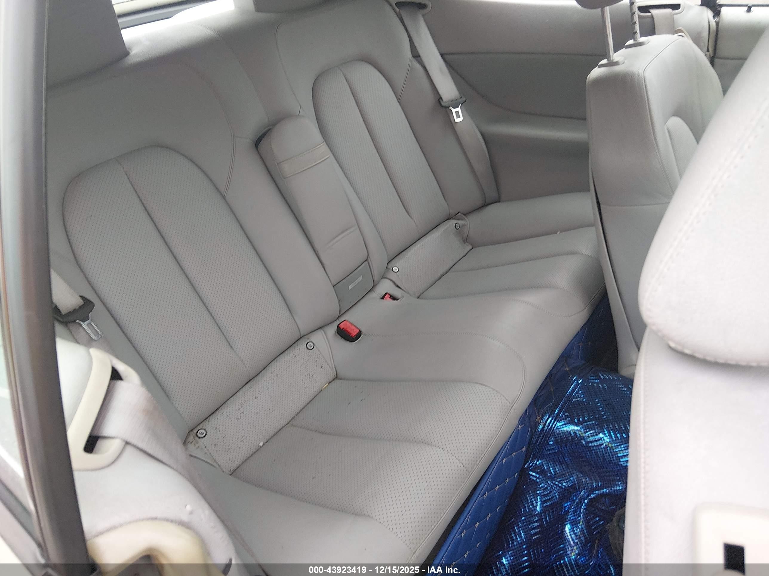 2003 Mercedes-benz Clk 320   White vin: WDBLK65G33T141033