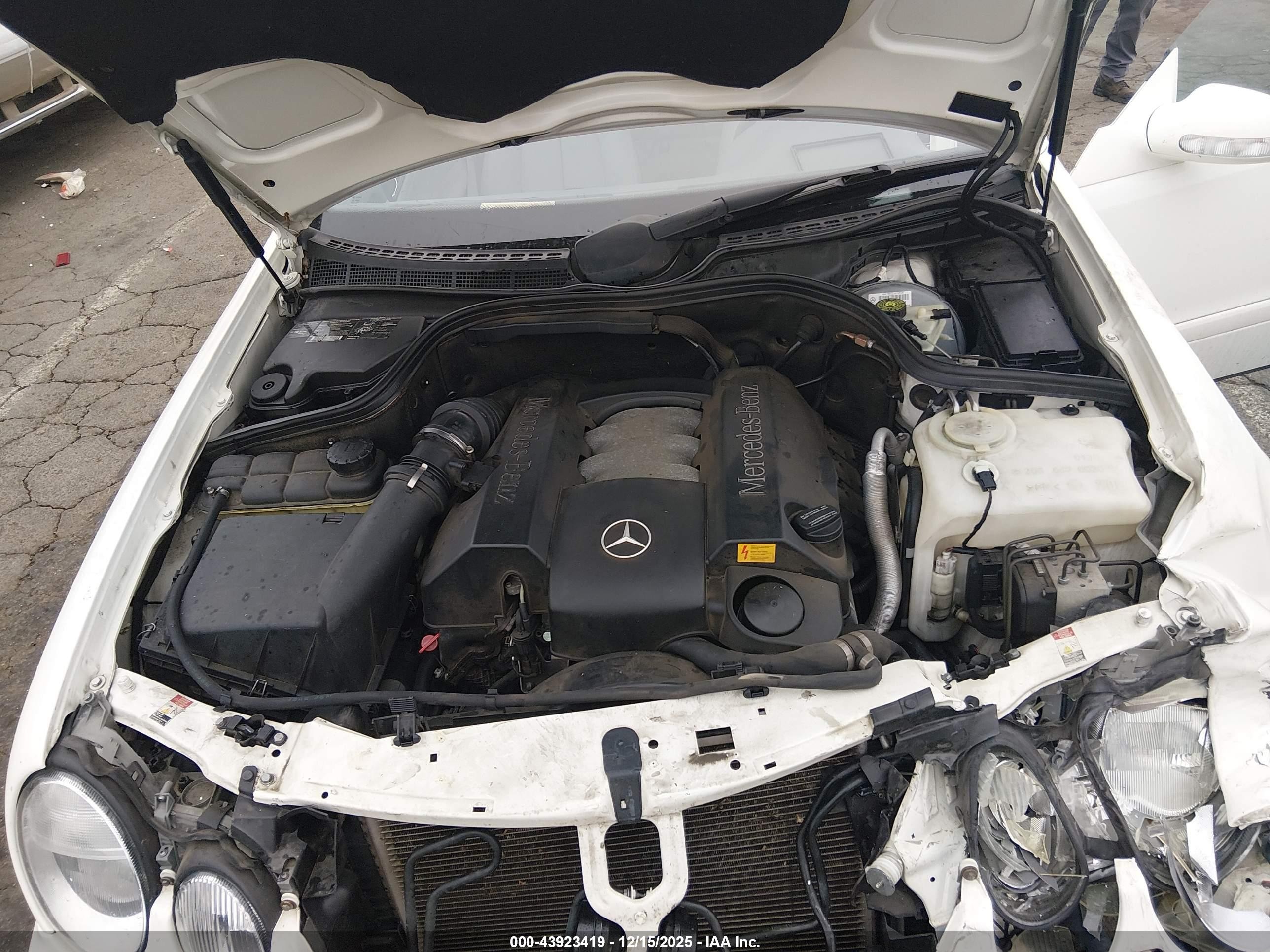2003 Mercedes-benz Clk 320   White vin: WDBLK65G33T141033