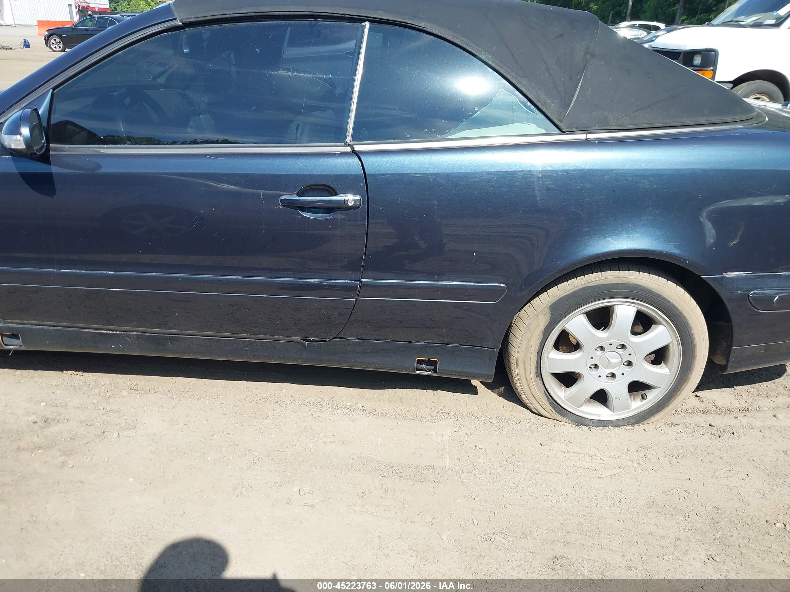 2001 Mercedes-benz Clk 320   Blue vin: WDBLK65G41T062905