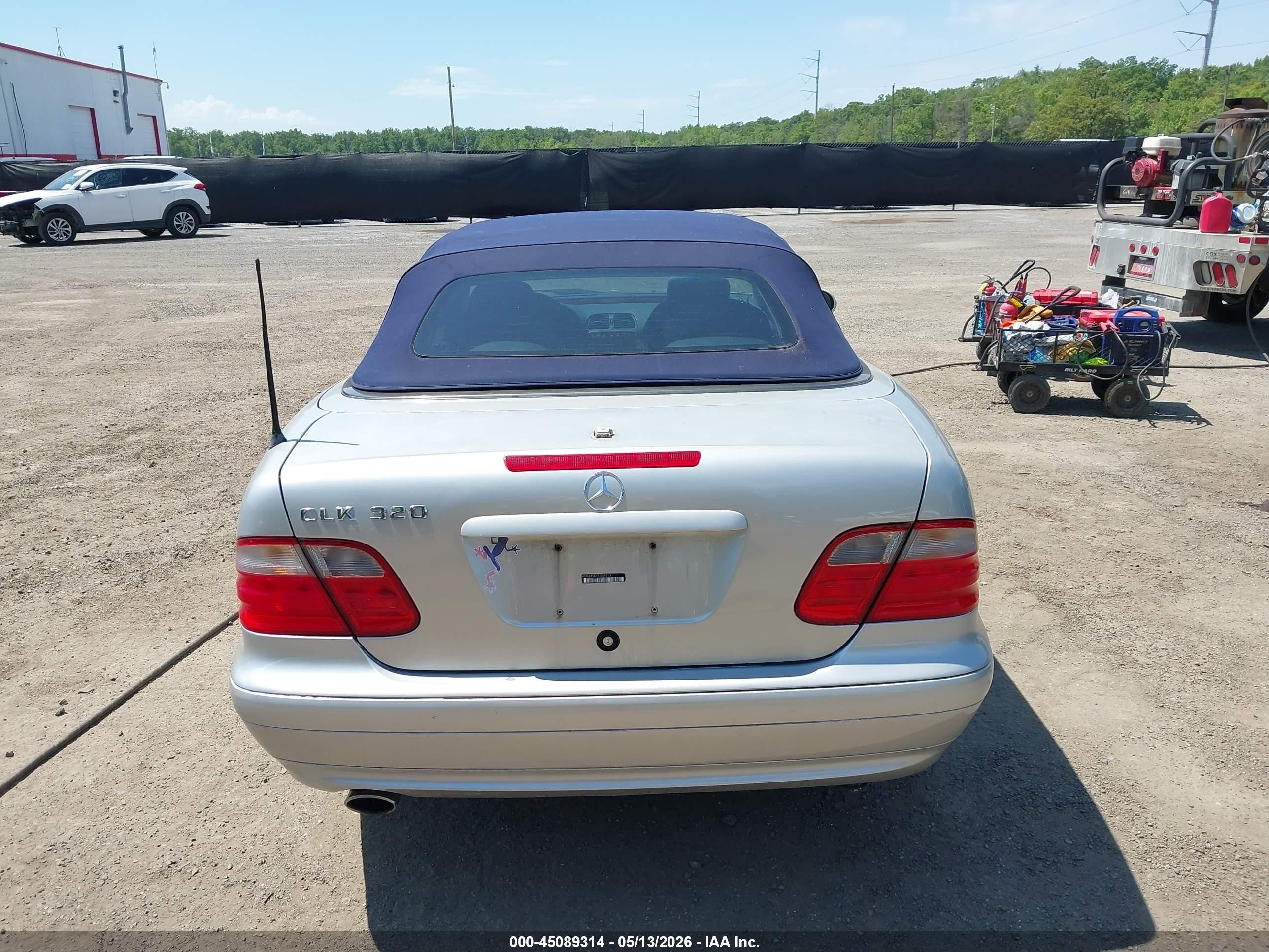 2001 Mercedes-benz Clk 320   Silver vin: WDBLK65G41T064363