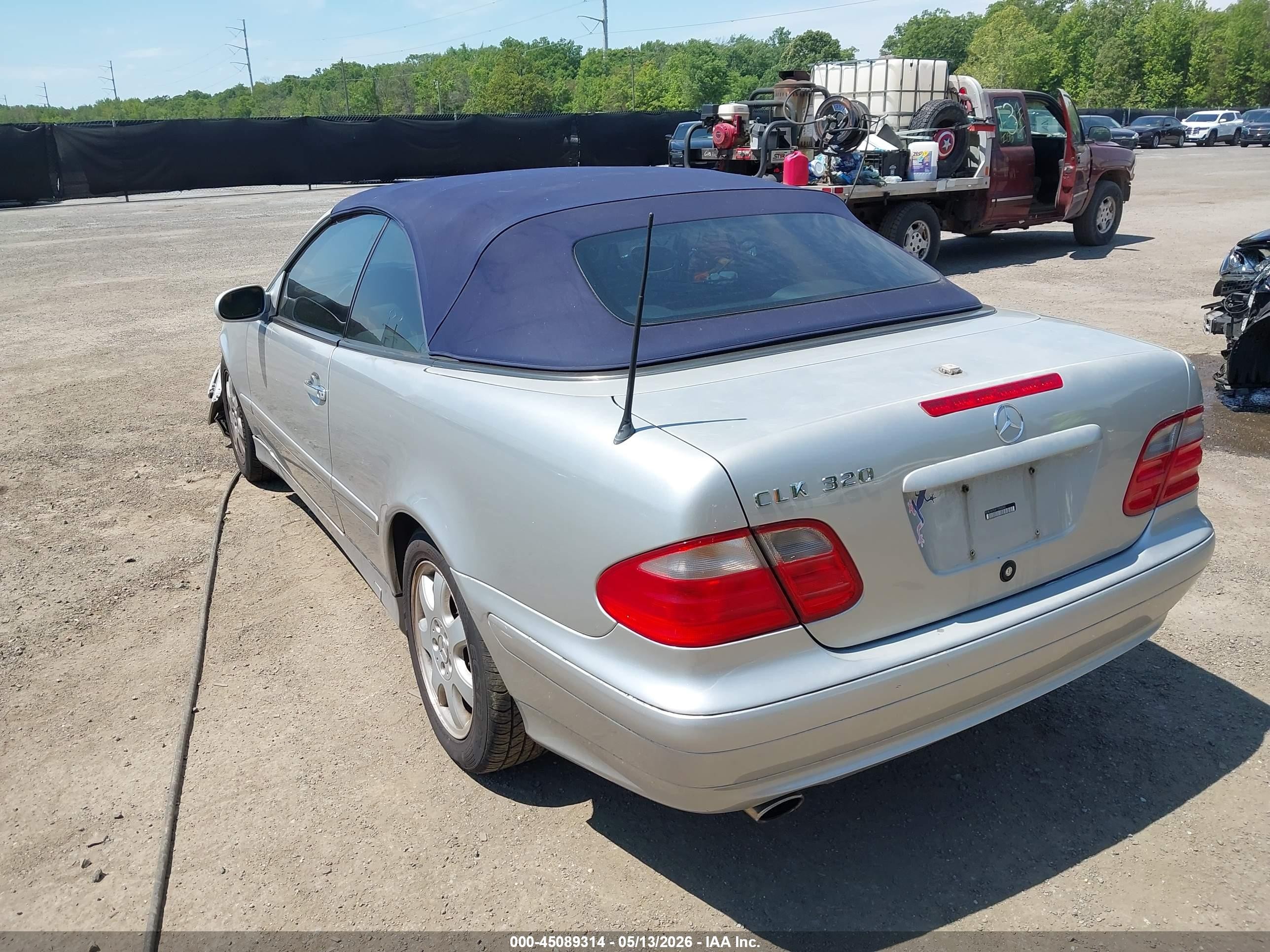 2001 Mercedes-benz Clk 320   Silver vin: WDBLK65G41T064363