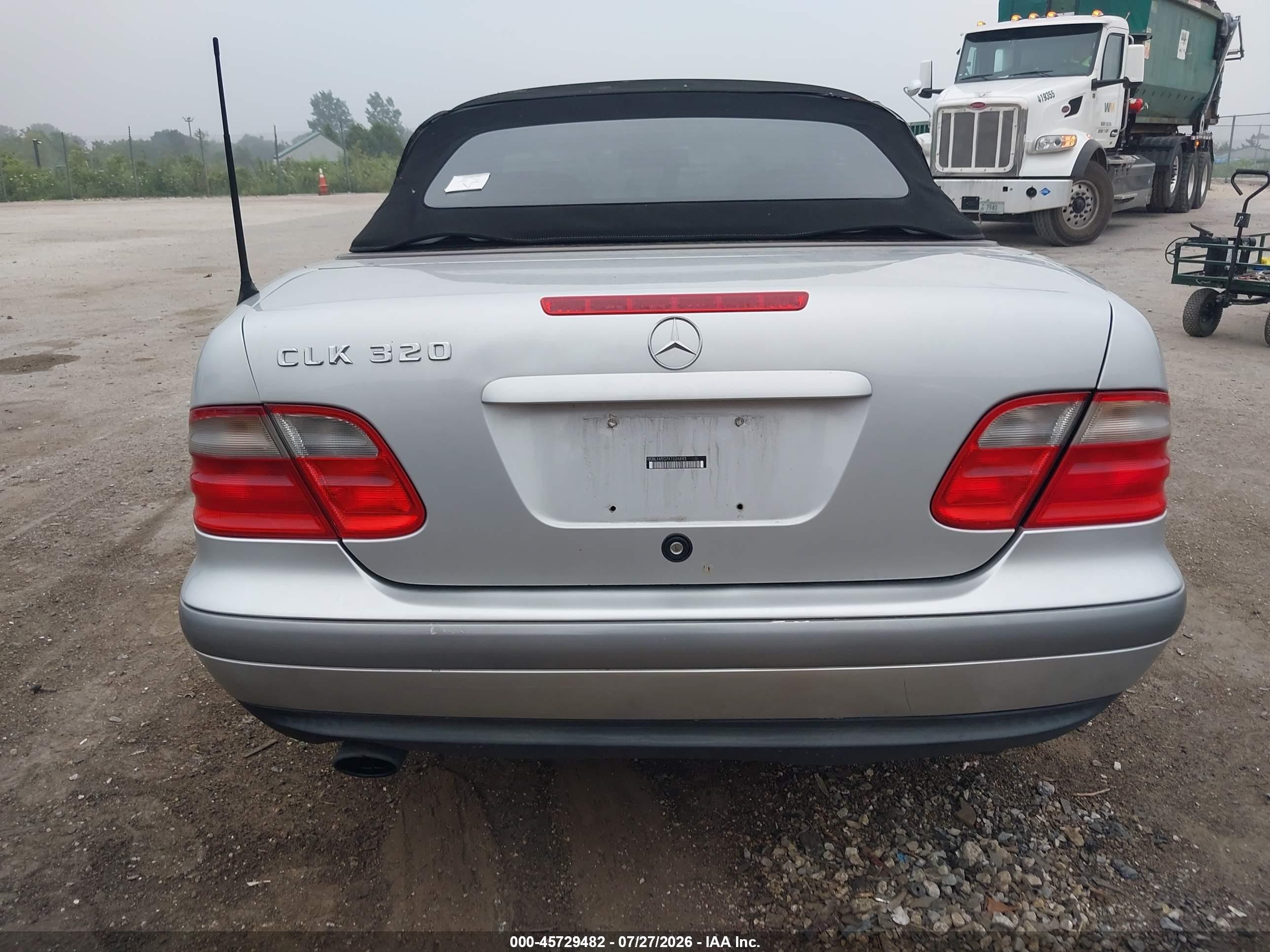 1999 Mercedes-benz Clk 320   Серебряный vin: WDBLK65G4XT009422