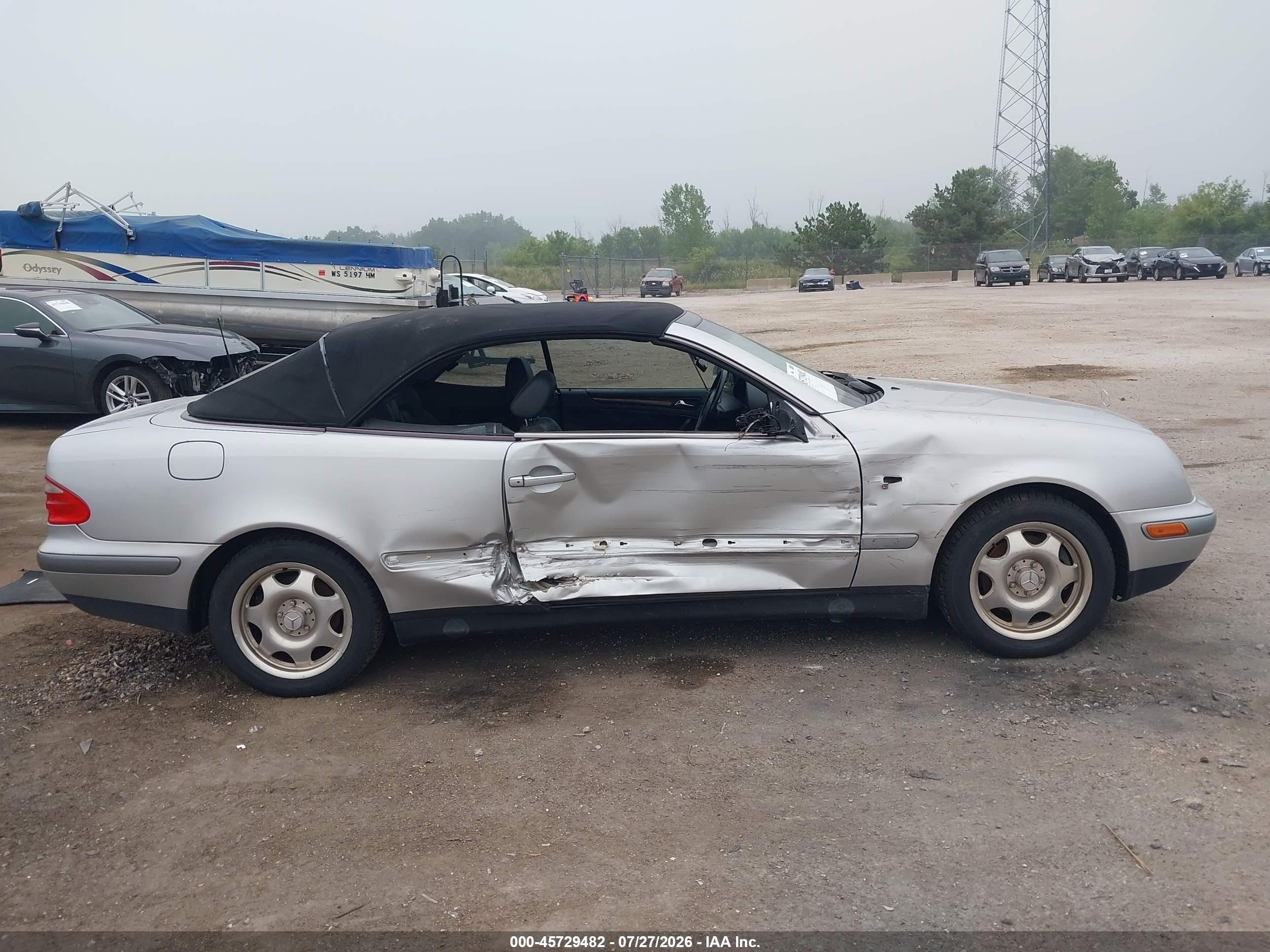 1999 Mercedes-benz Clk 320   Серебряный vin: WDBLK65G4XT009422
