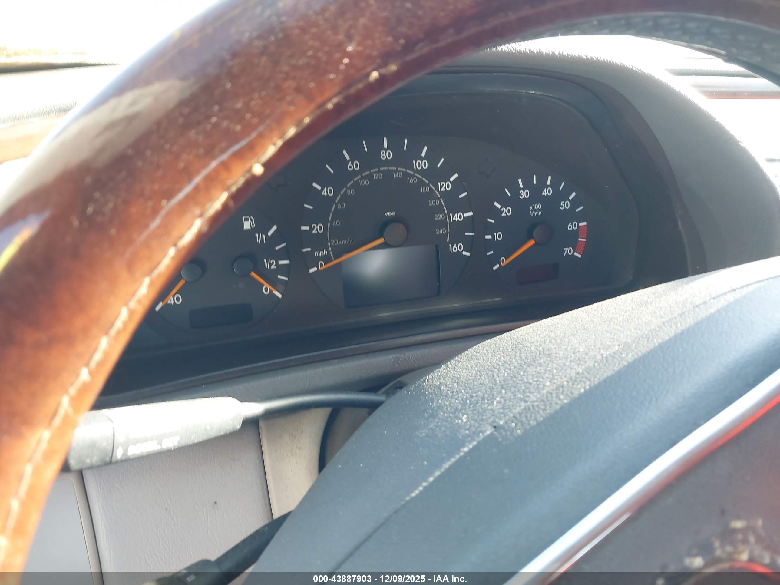 2000 Mercedes-benz Clk 320   Gray vin: WDBLK65G4YT046410