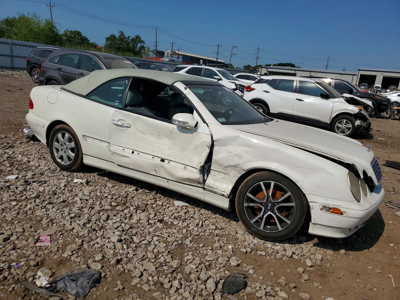 2002 Mercedes-benz Clk 320 White vin: WDBLK65G52T102796