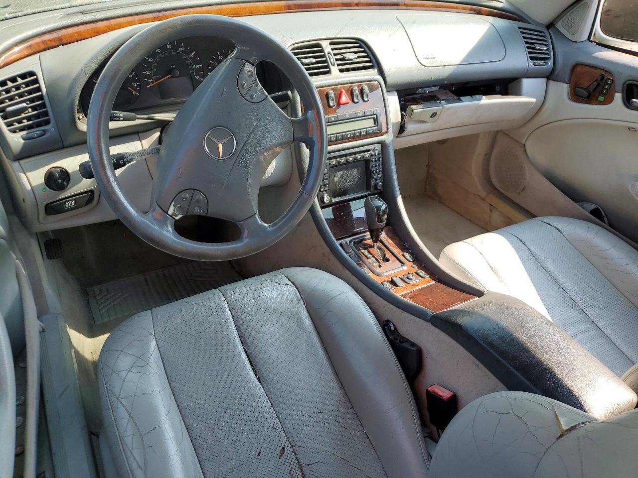2002 Mercedes-benz Clk 320 White vin: WDBLK65G52T102796