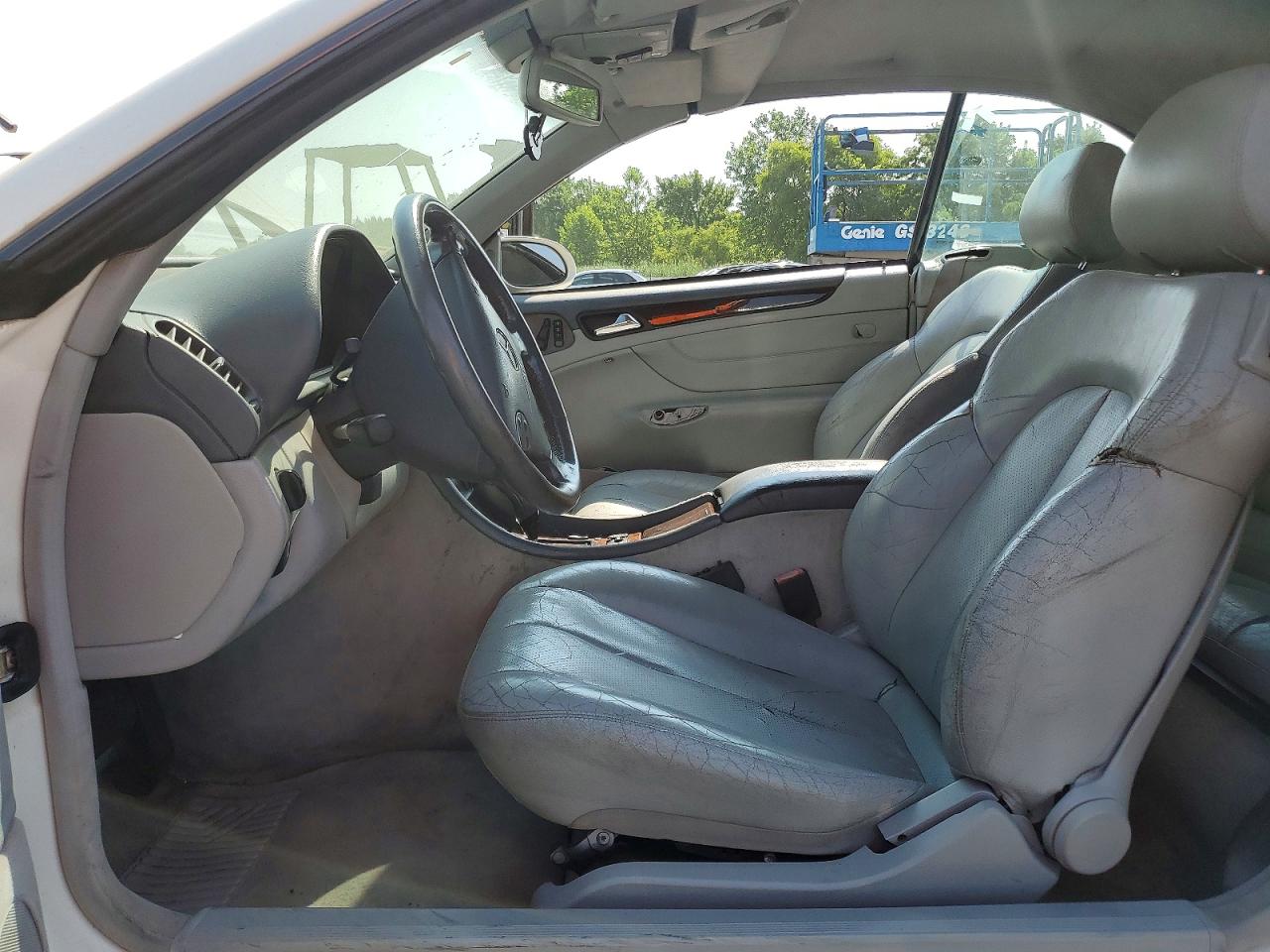 2002 Mercedes-benz Clk 320 White vin: WDBLK65G52T102796