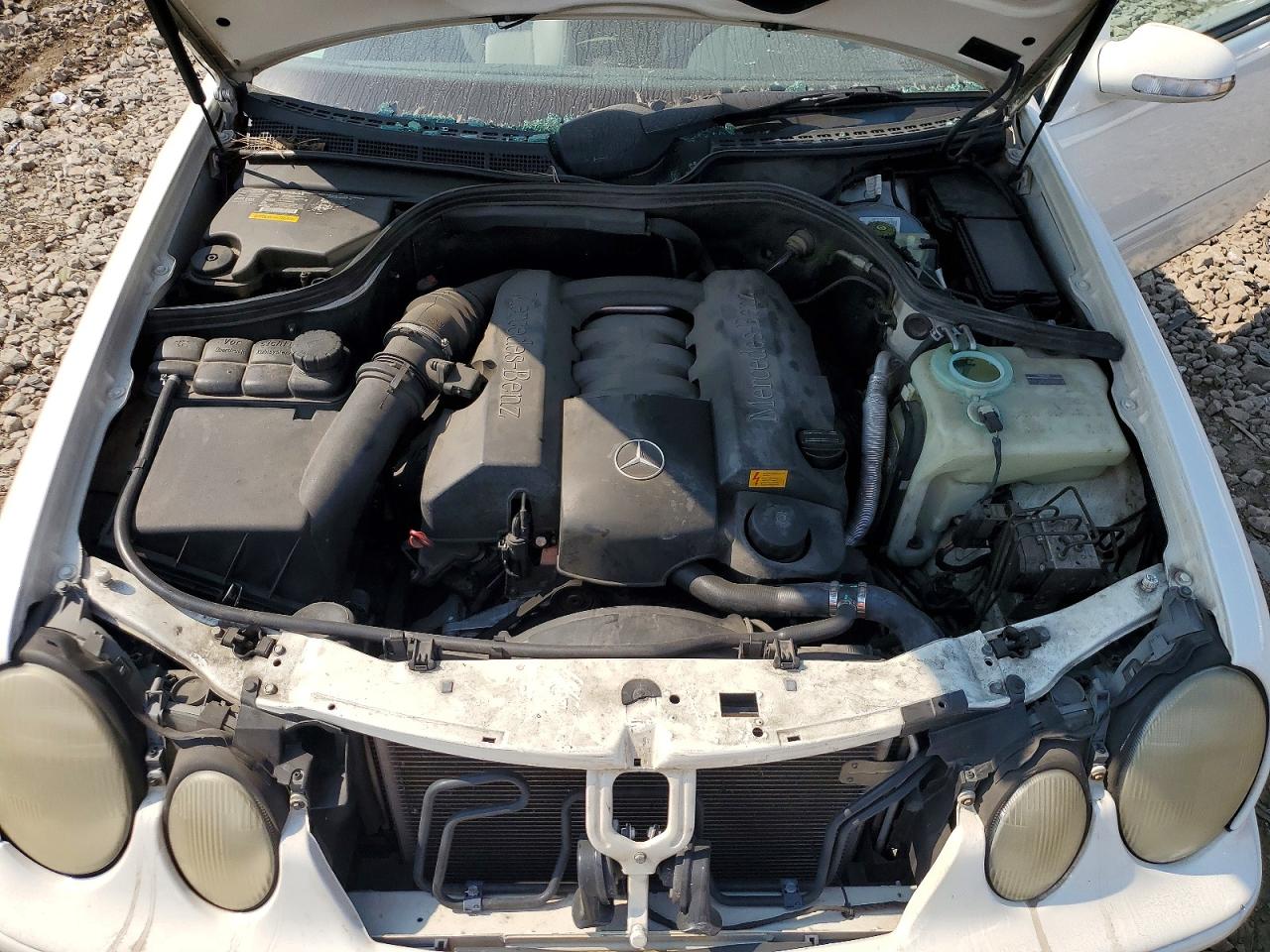 2002 Mercedes-benz Clk 320 White vin: WDBLK65G52T102796