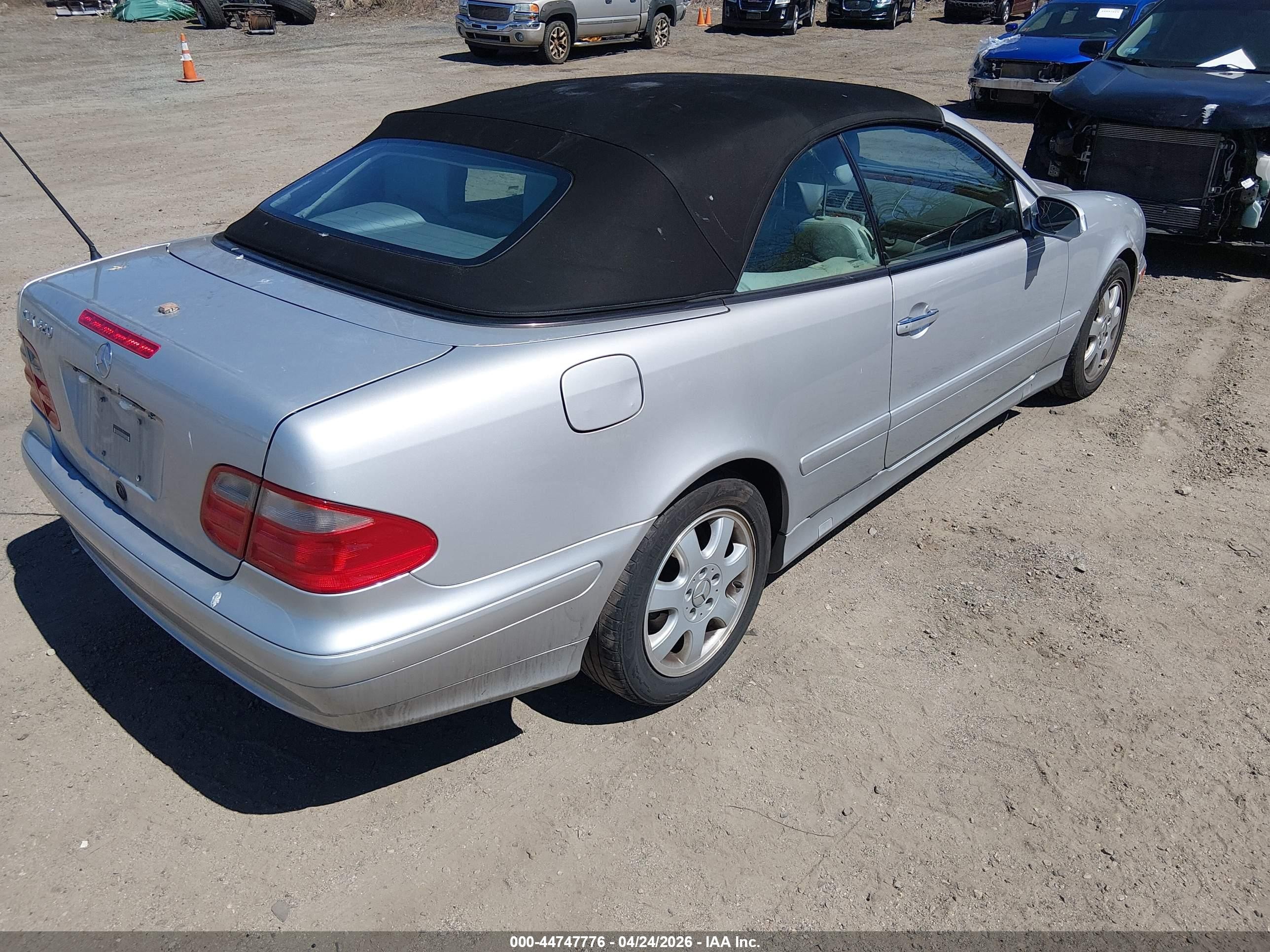 2002 Mercedes-benz Clk 320   Silver vin: WDBLK65G52T113345