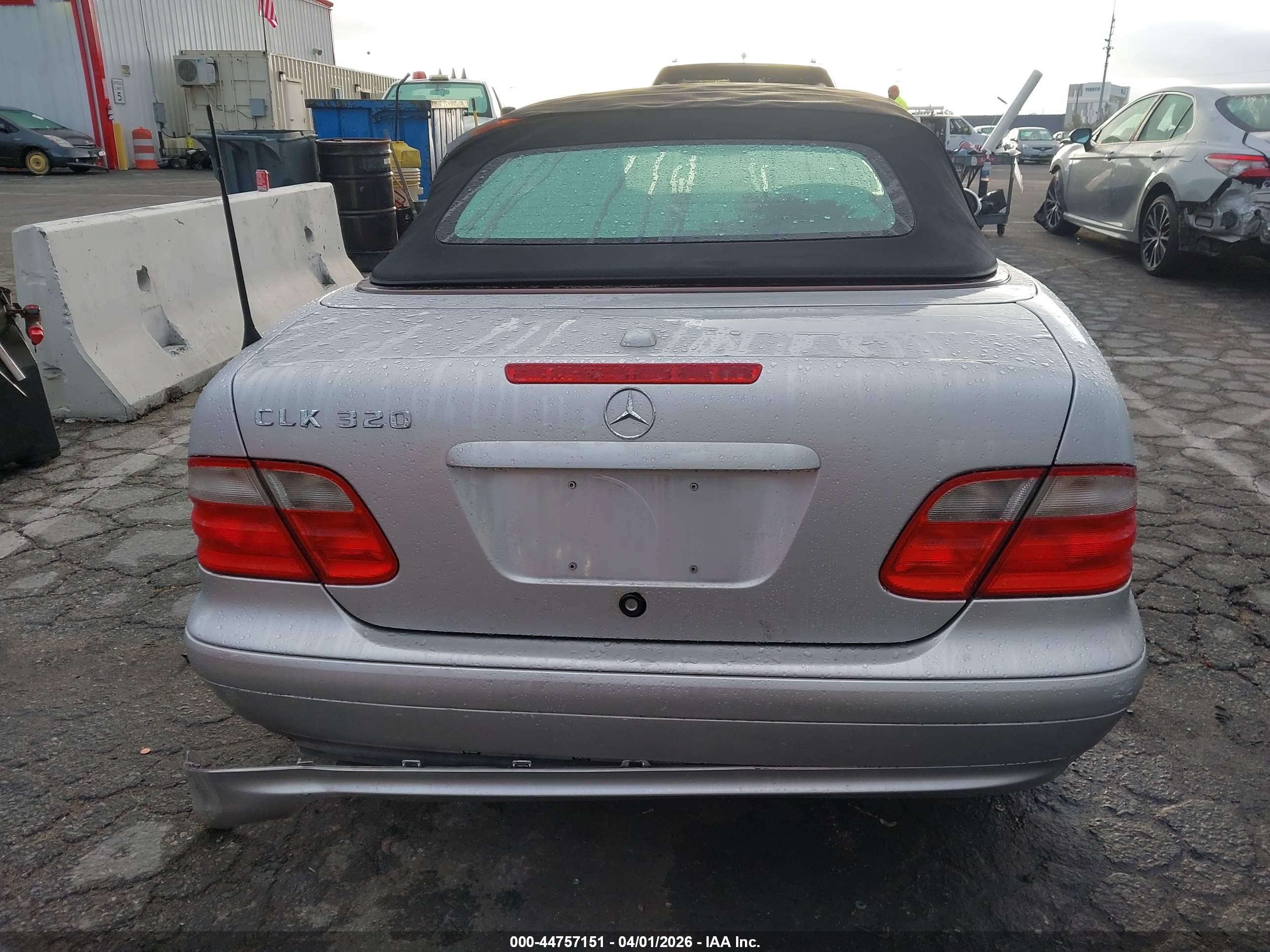2003 Mercedes-benz Clk 320   Silver vin: WDBLK65G53T134763