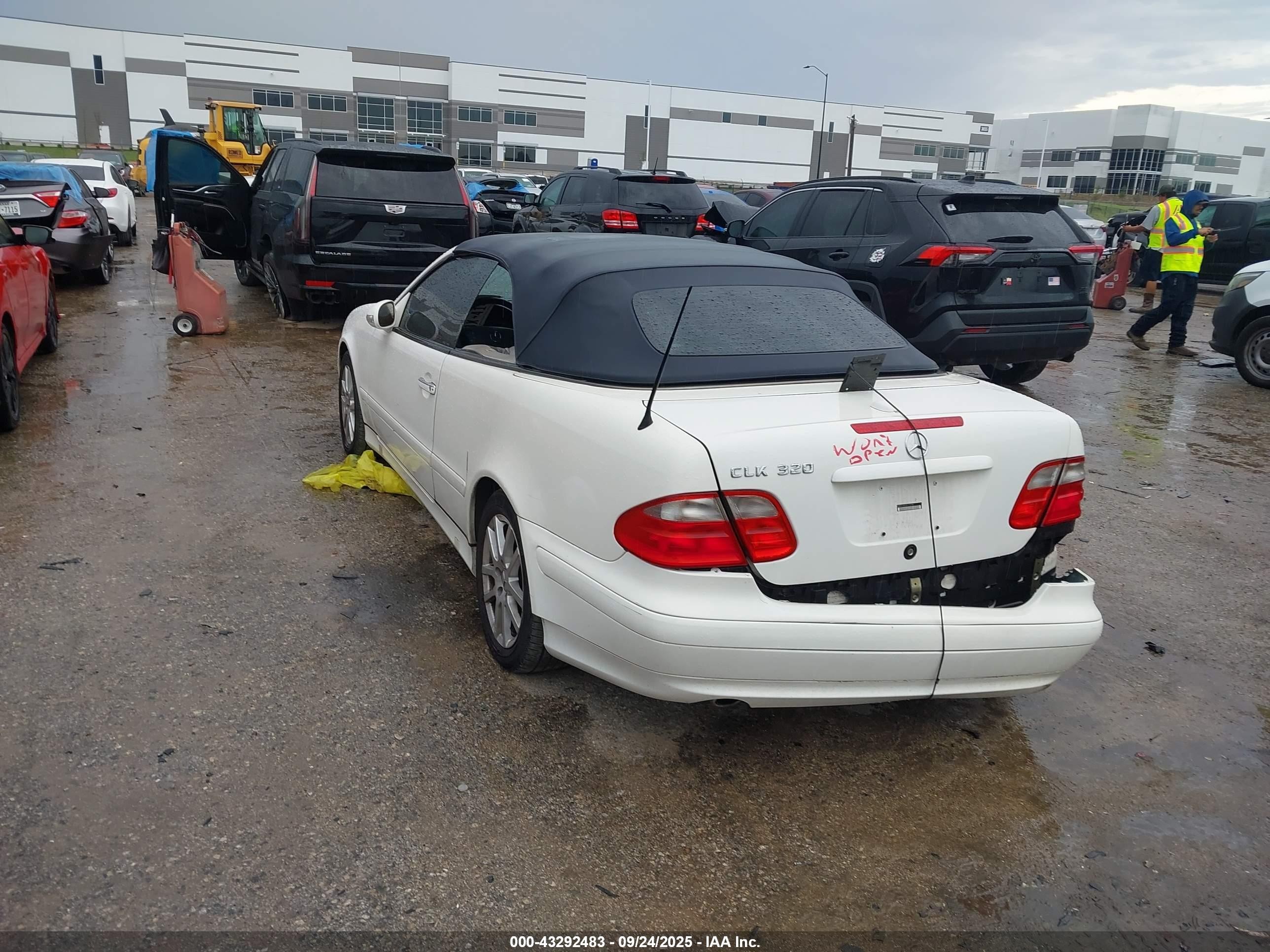 2003 Mercedes-benz Clk 320   White vin: WDBLK65G53T144029