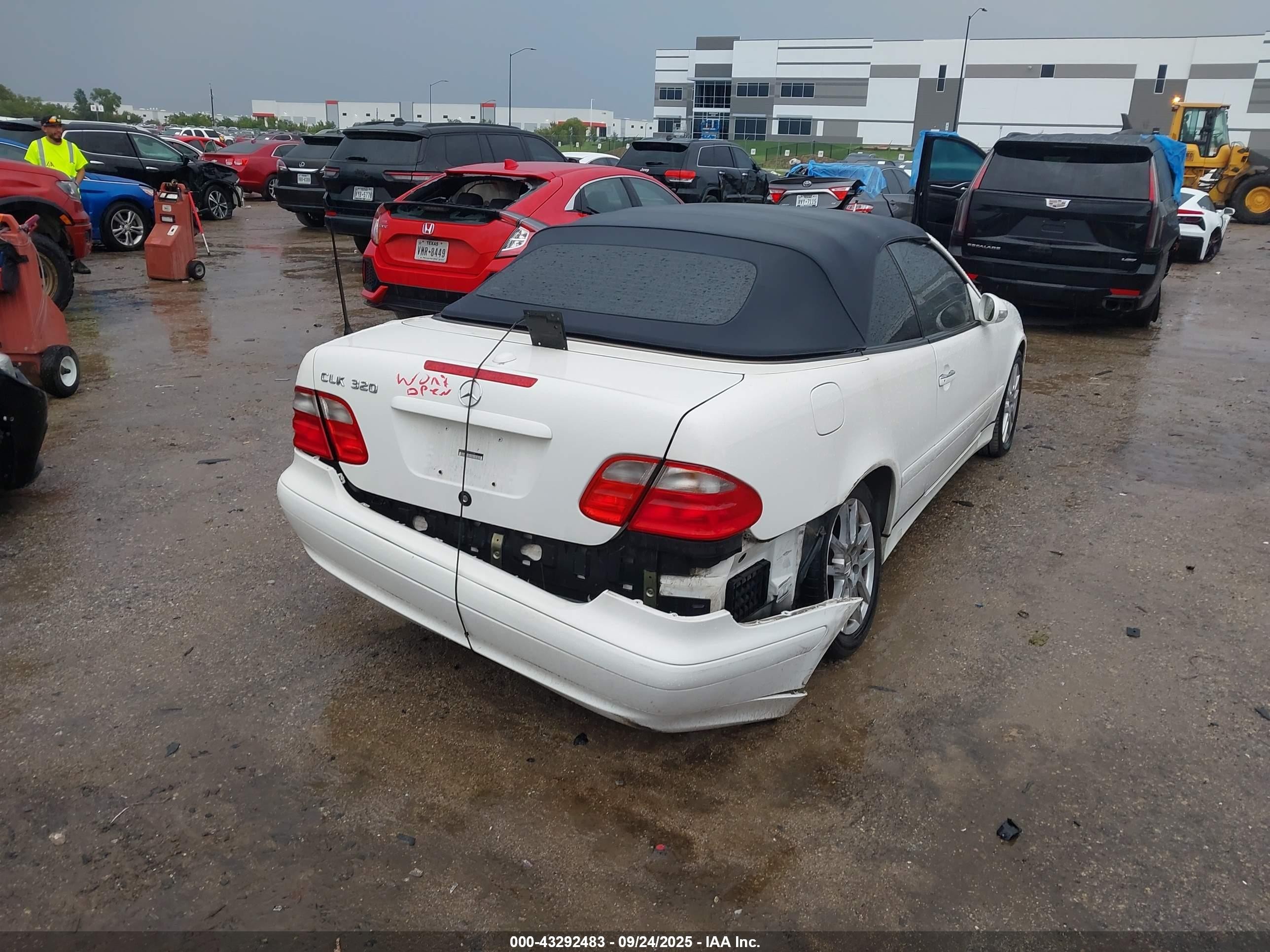 2003 Mercedes-benz Clk 320   White vin: WDBLK65G53T144029