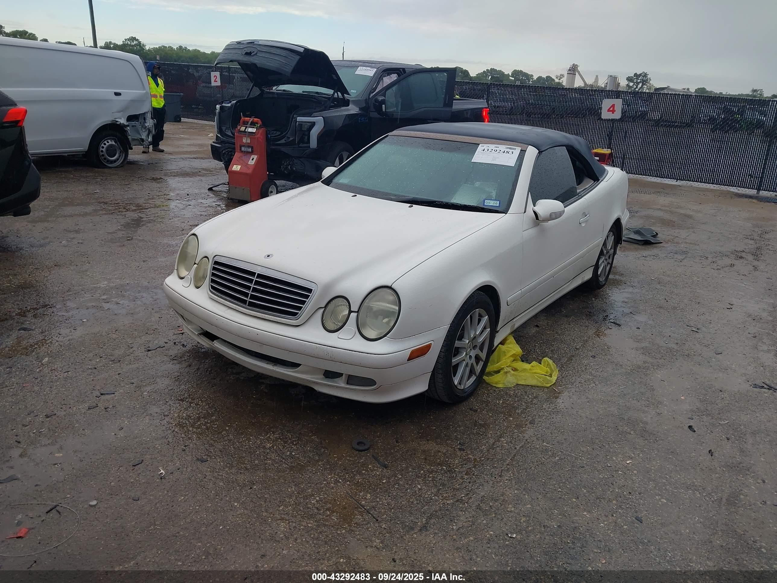 2003 Mercedes-benz Clk 320   White vin: WDBLK65G53T144029