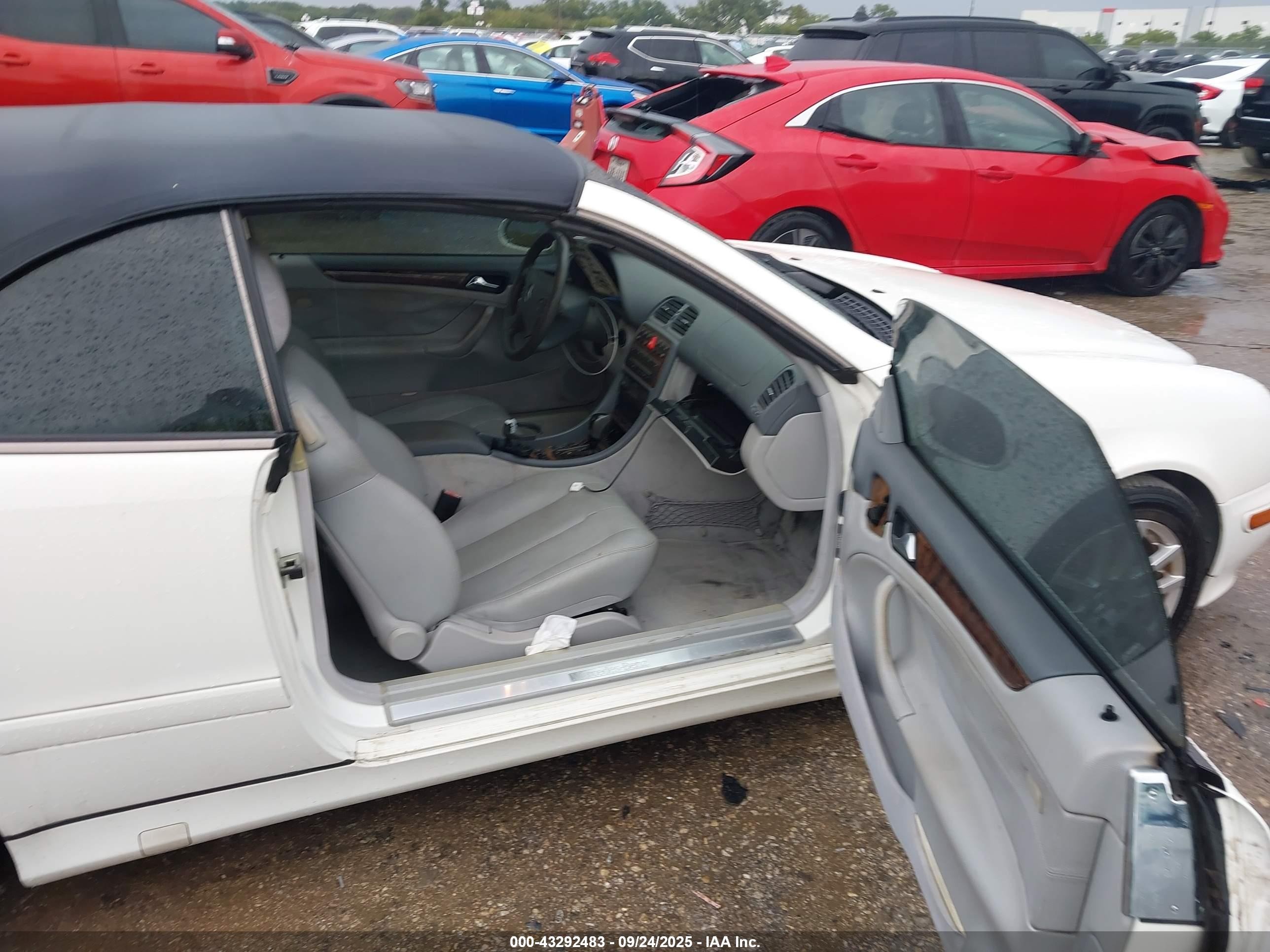 2003 Mercedes-benz Clk 320   White vin: WDBLK65G53T144029