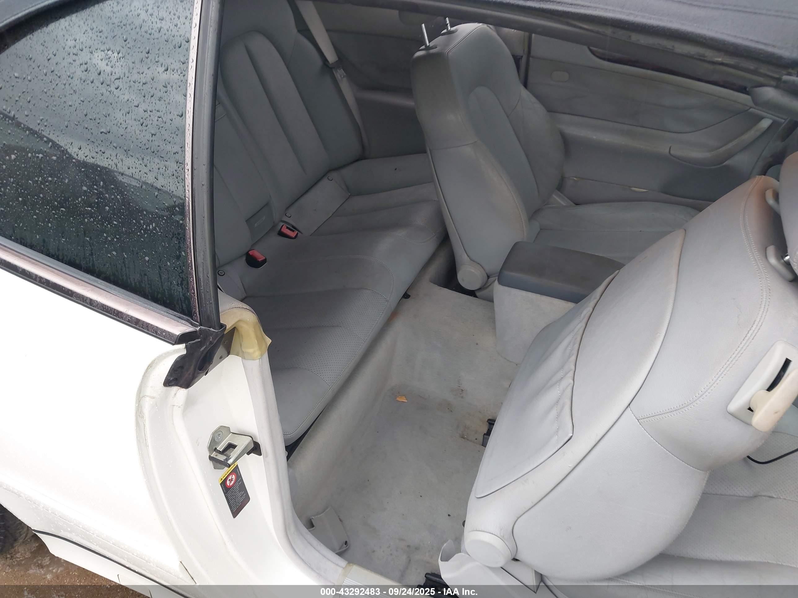 2003 Mercedes-benz Clk 320   White vin: WDBLK65G53T144029