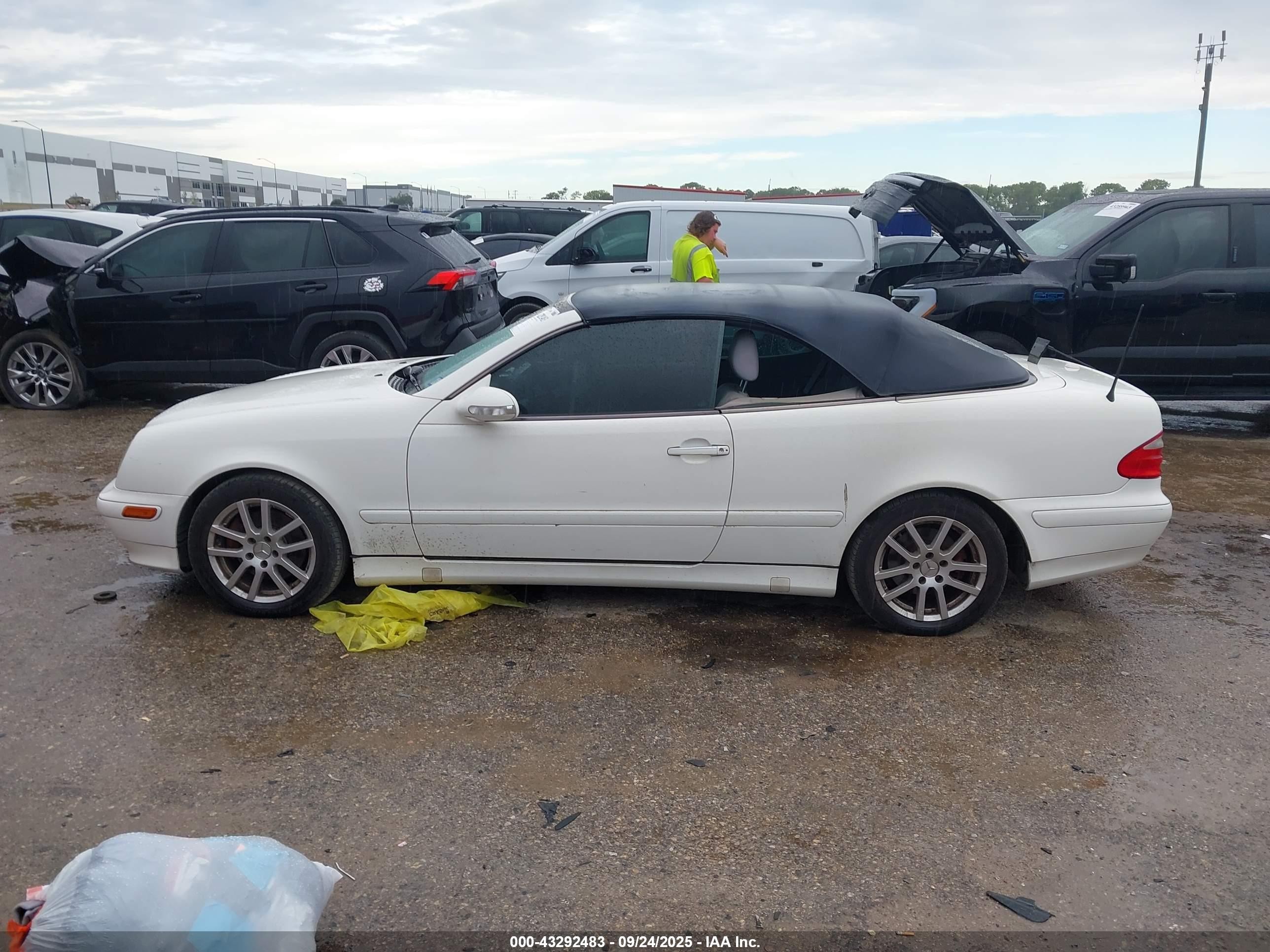 2003 Mercedes-benz Clk 320   White vin: WDBLK65G53T144029