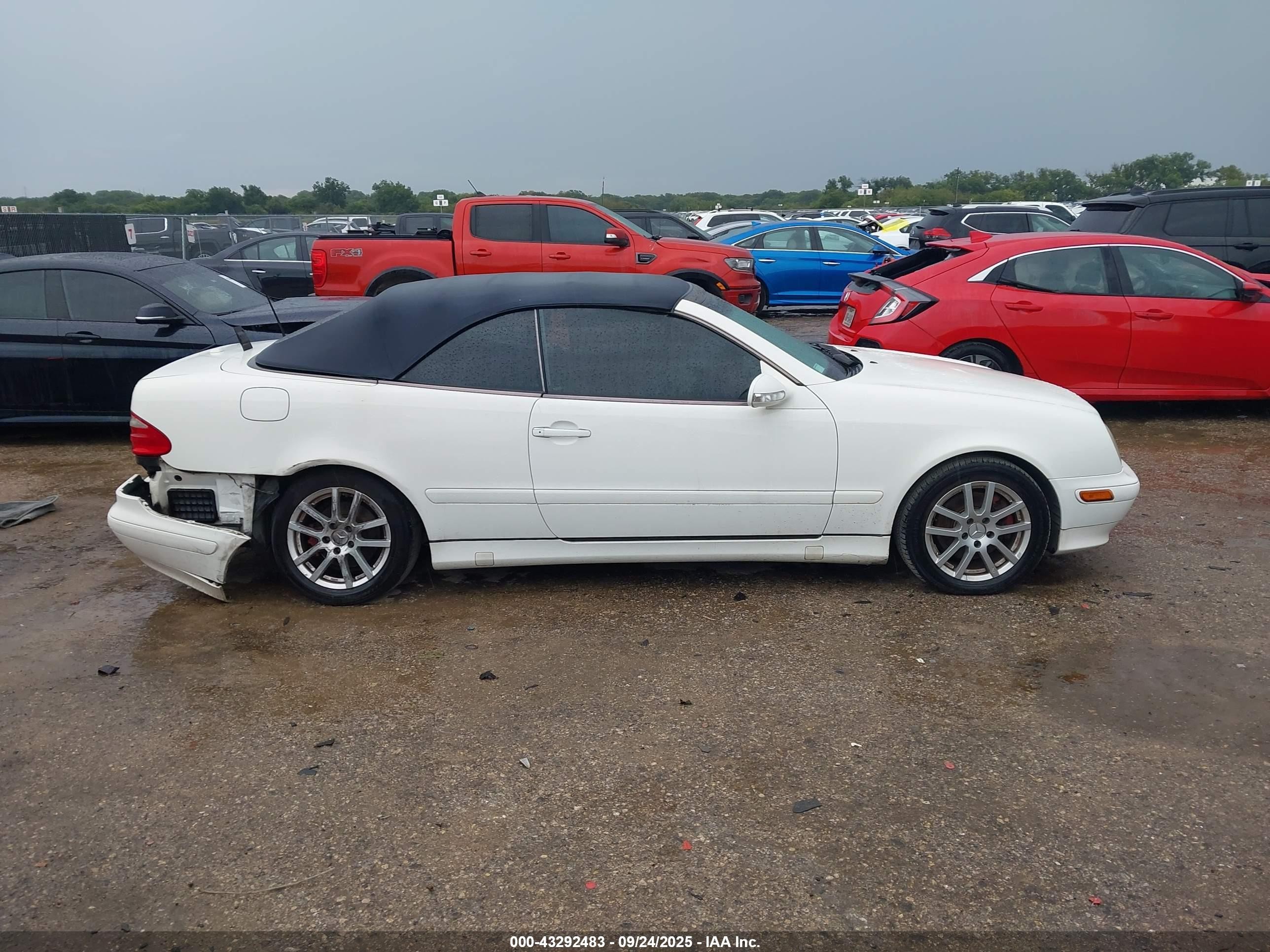2003 Mercedes-benz Clk 320   White vin: WDBLK65G53T144029