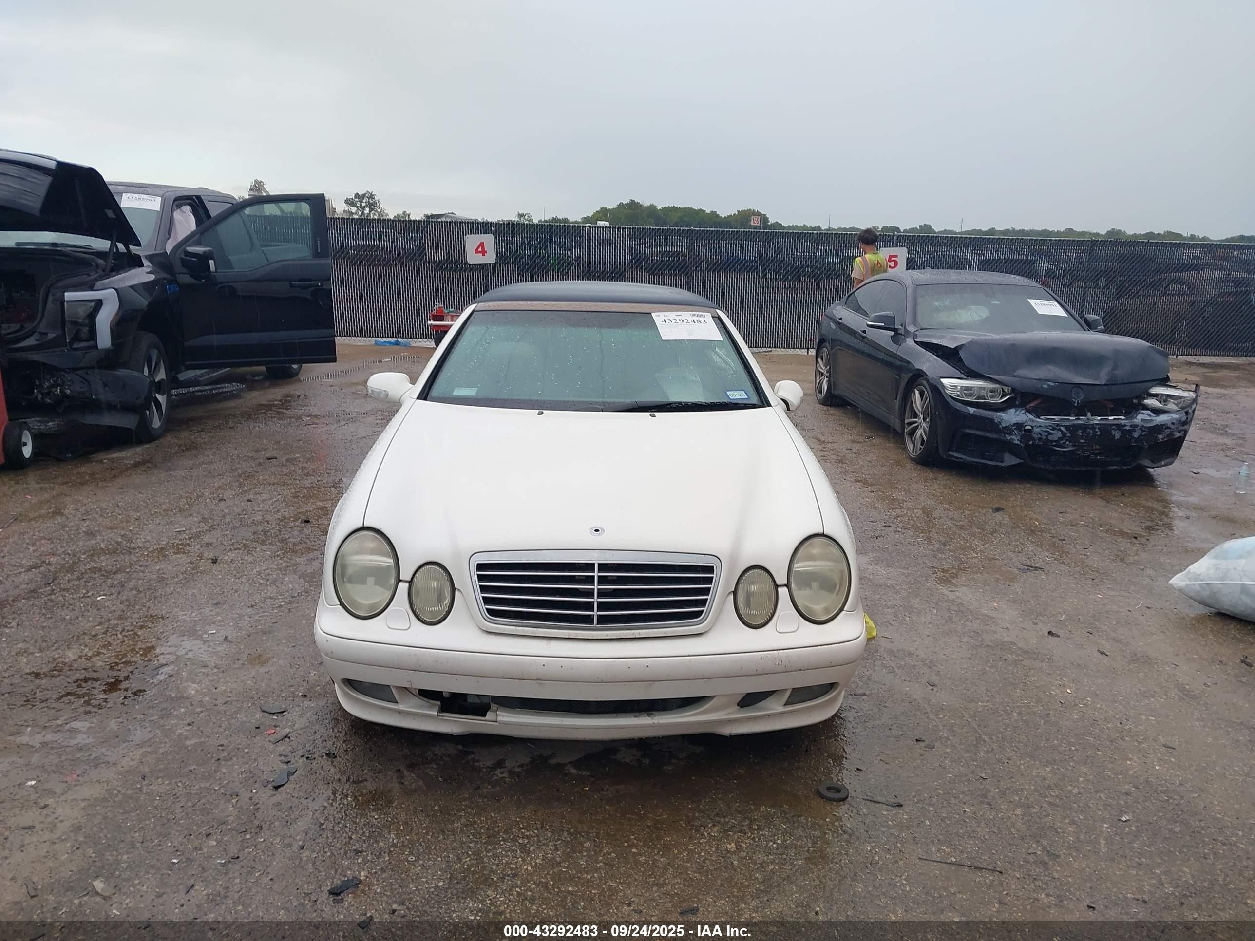 2003 Mercedes-benz Clk 320   White vin: WDBLK65G53T144029