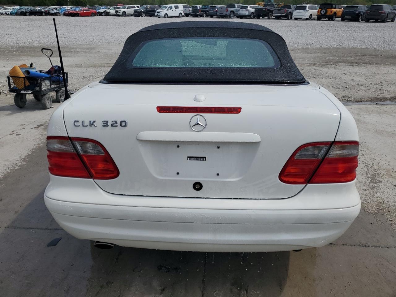 2002 Mercedes-benz Clk 320 White vin: WDBLK65G62T106145