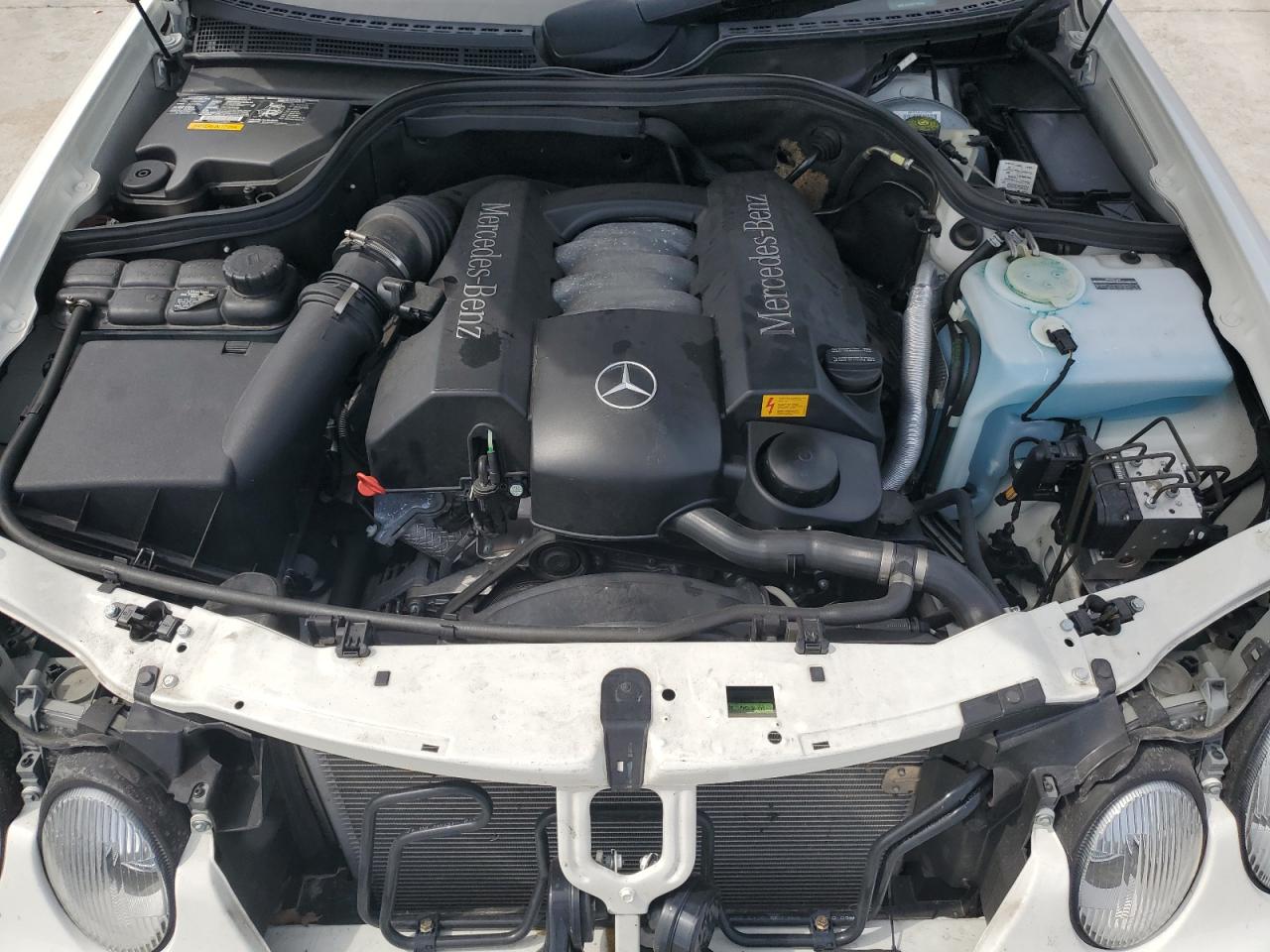 2002 Mercedes-benz Clk 320 White vin: WDBLK65G62T106145