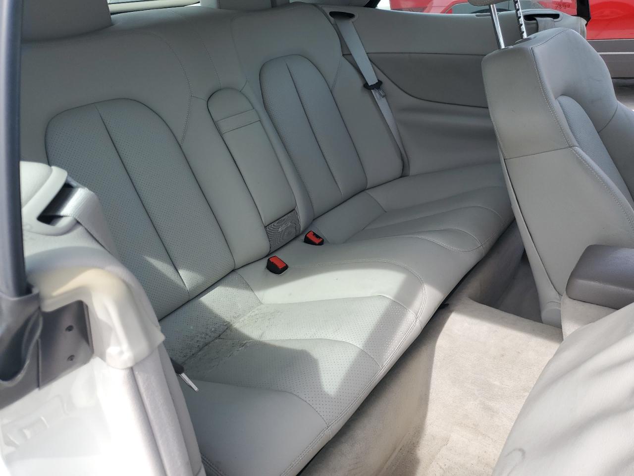2002 Mercedes-benz Clk 320 White vin: WDBLK65G62T106145