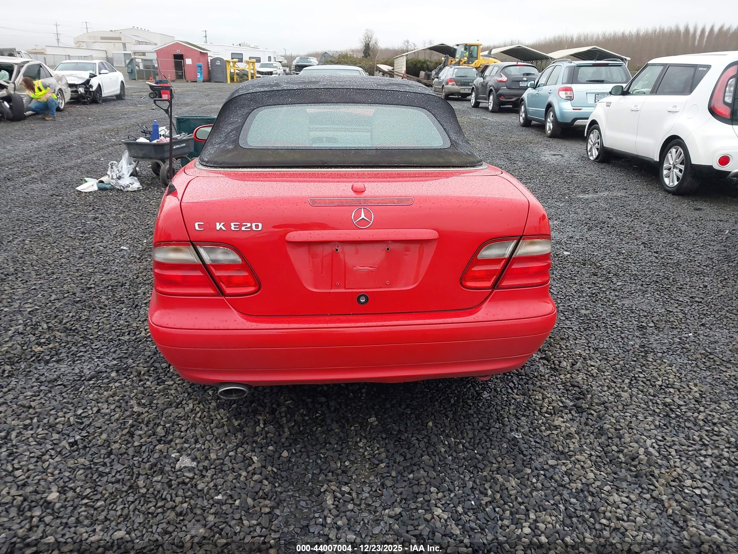 2002 Mercedes-benz Clk 320   Red vin: WDBLK65G62T110695