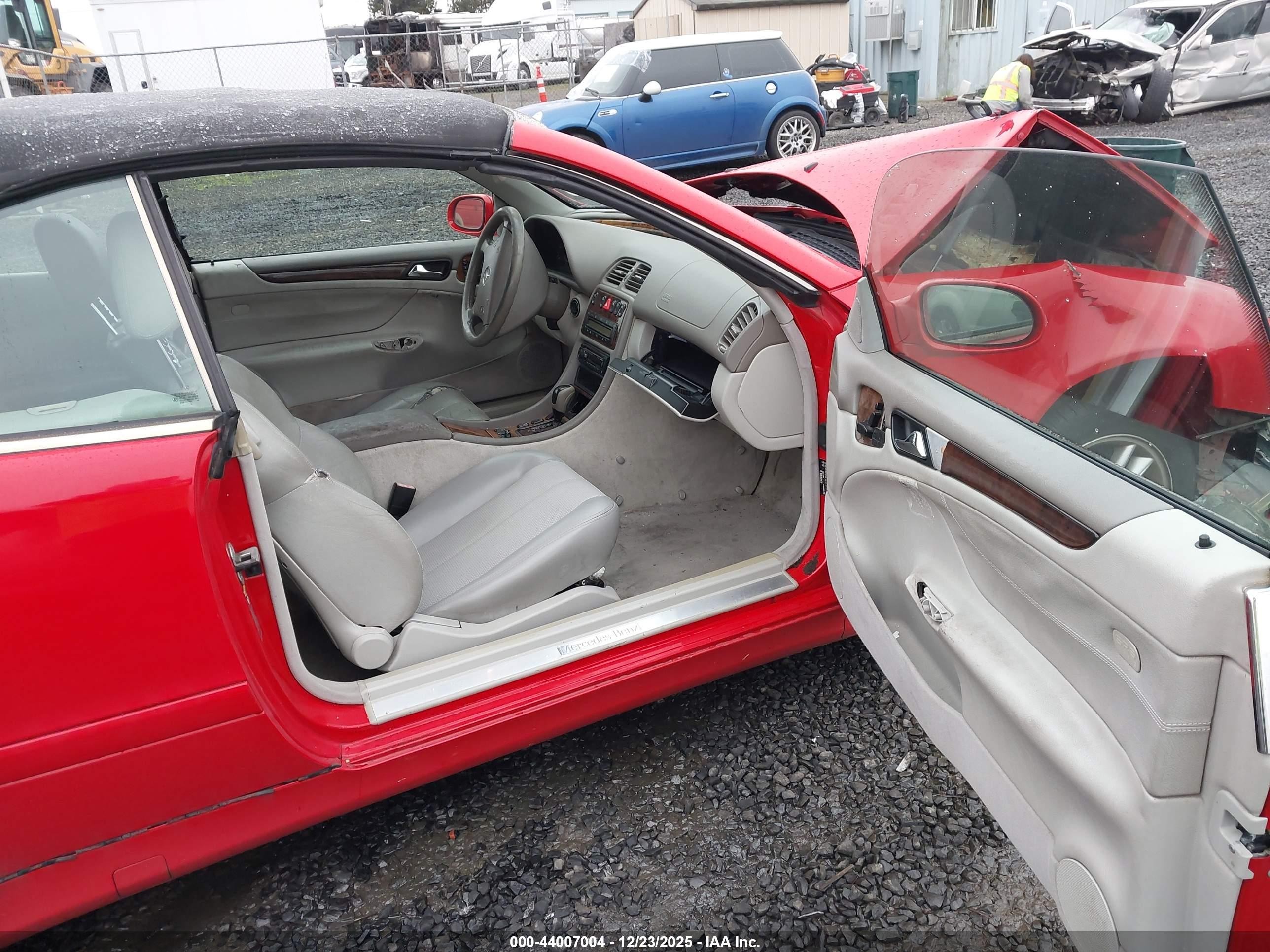 2002 Mercedes-benz Clk 320   Red vin: WDBLK65G62T110695