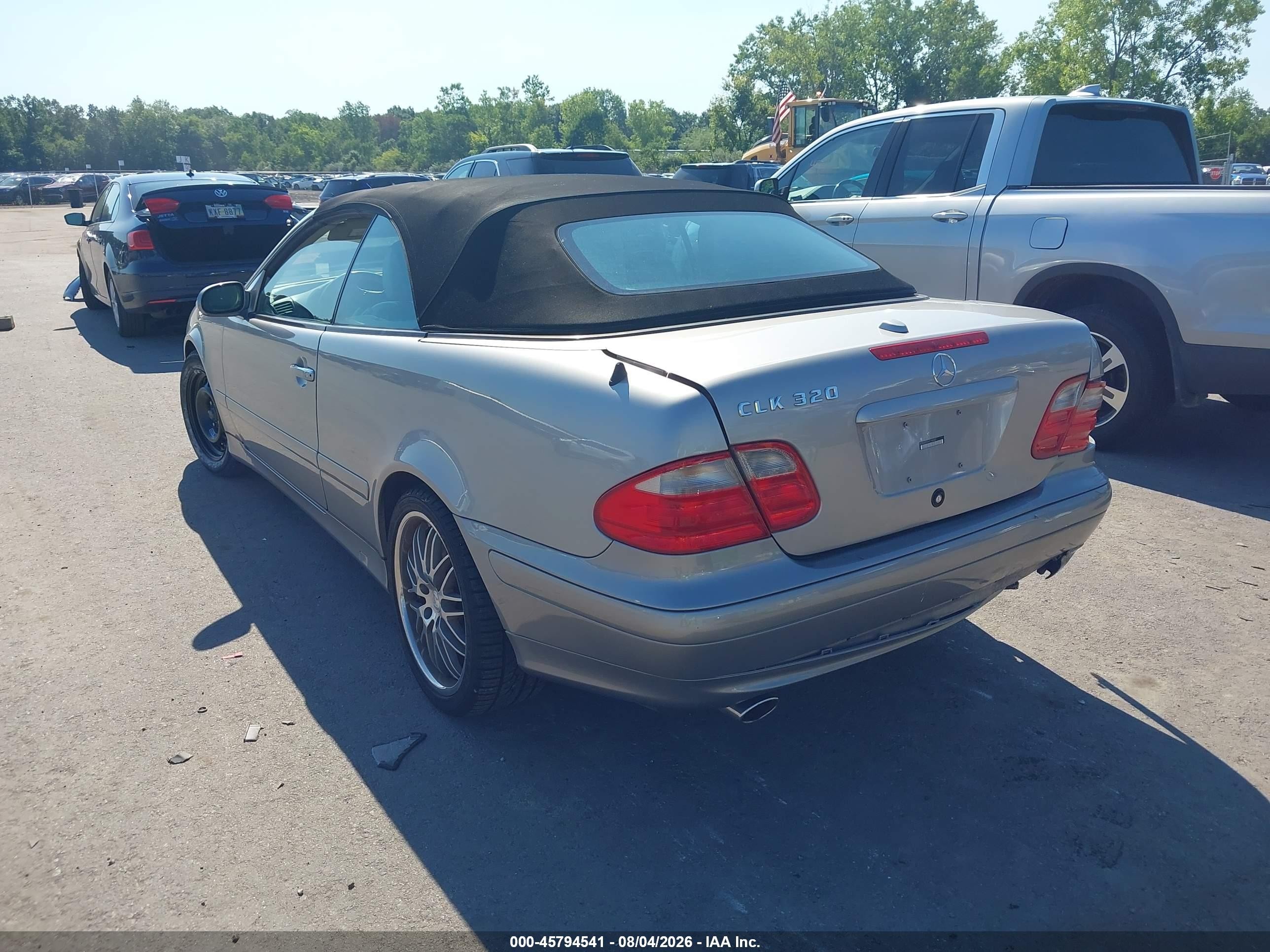 2003 Mercedes-benz Clk 320   Silver vin: WDBLK65G63T142600
