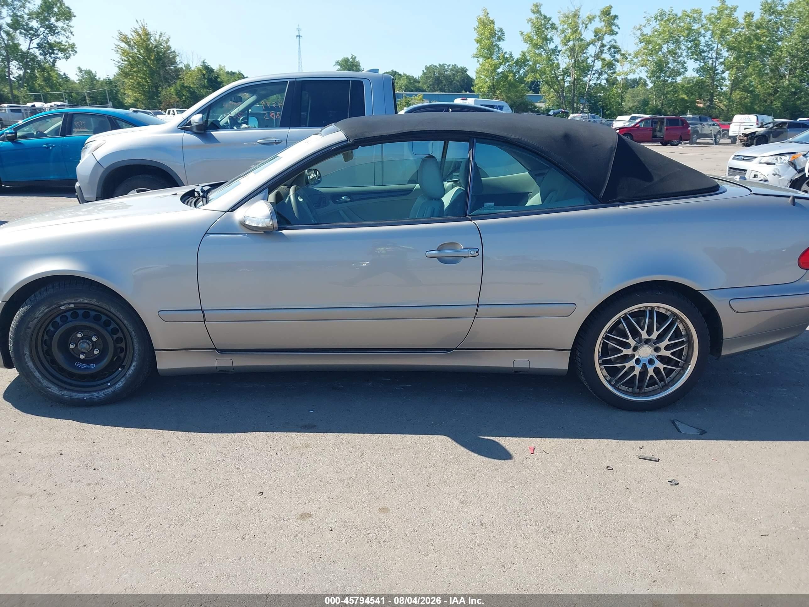 2003 Mercedes-benz Clk 320   Silver vin: WDBLK65G63T142600