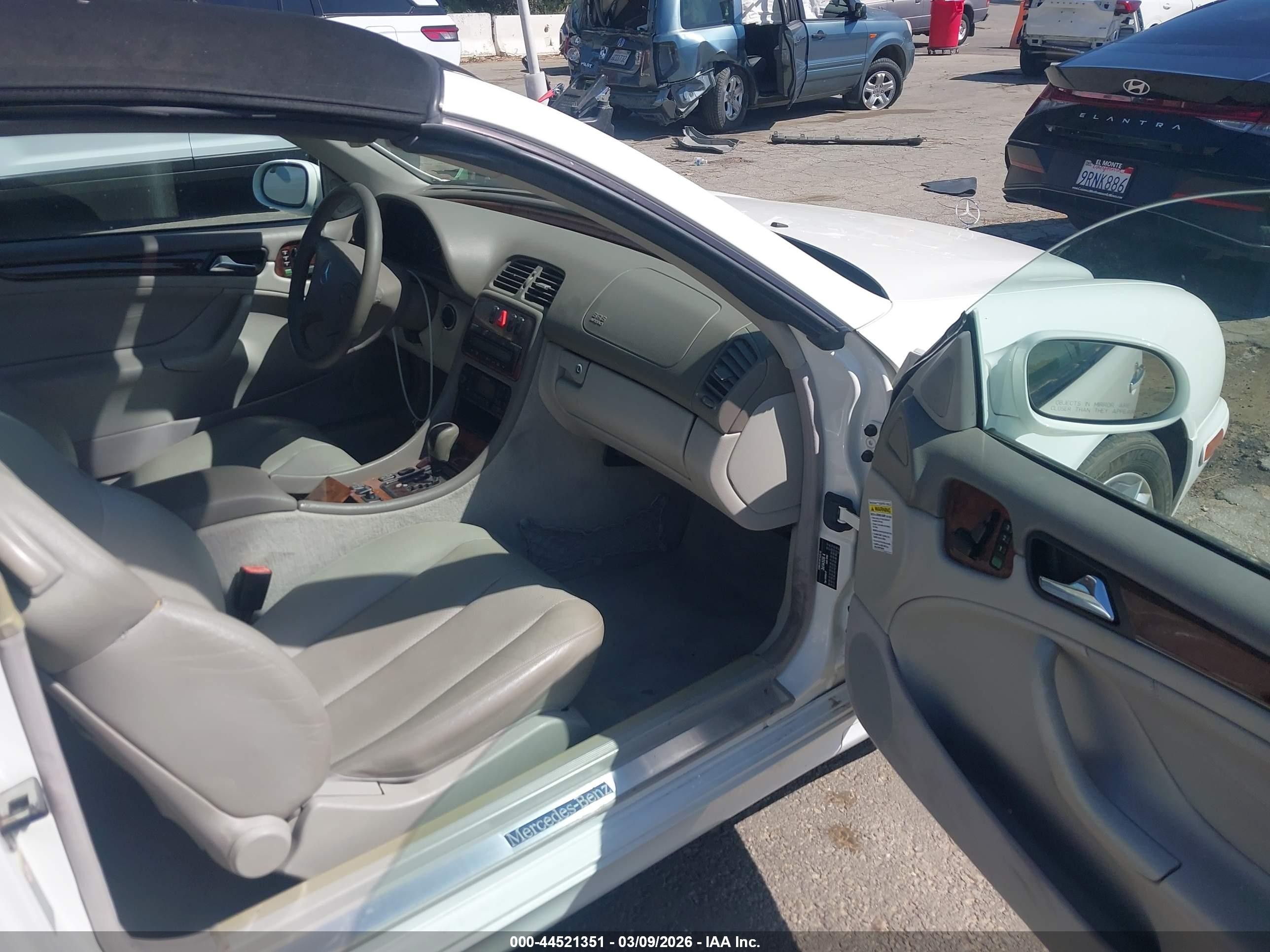 2003 Mercedes-benz Clk 320   White vin: WDBLK65G63T143746