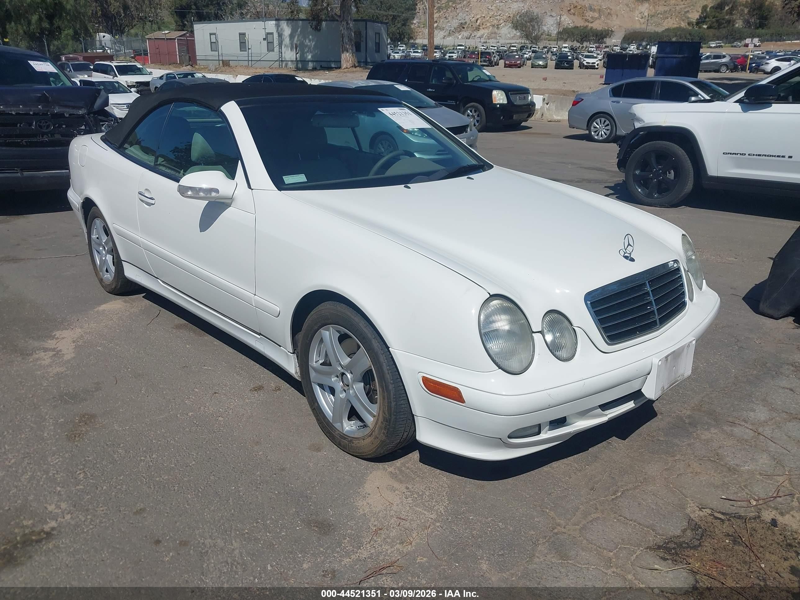 2003 Mercedes-benz Clk 320   White vin: WDBLK65G63T143746