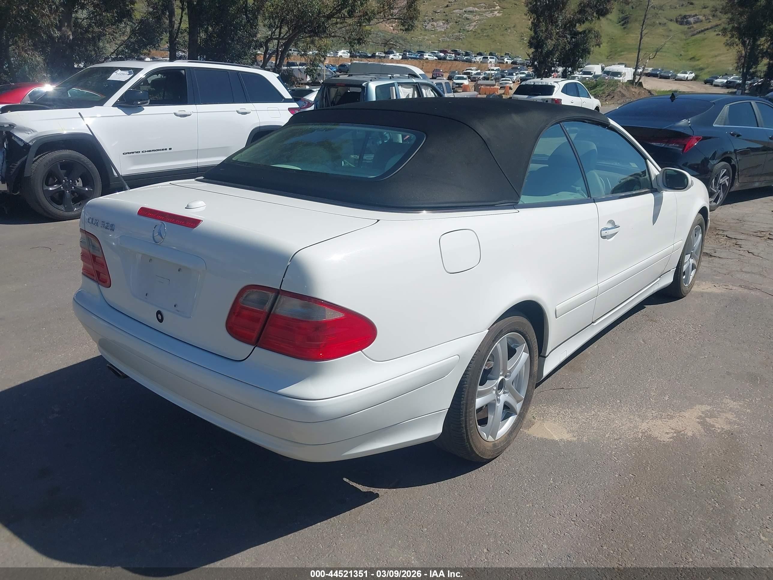 2003 Mercedes-benz Clk 320   White vin: WDBLK65G63T143746