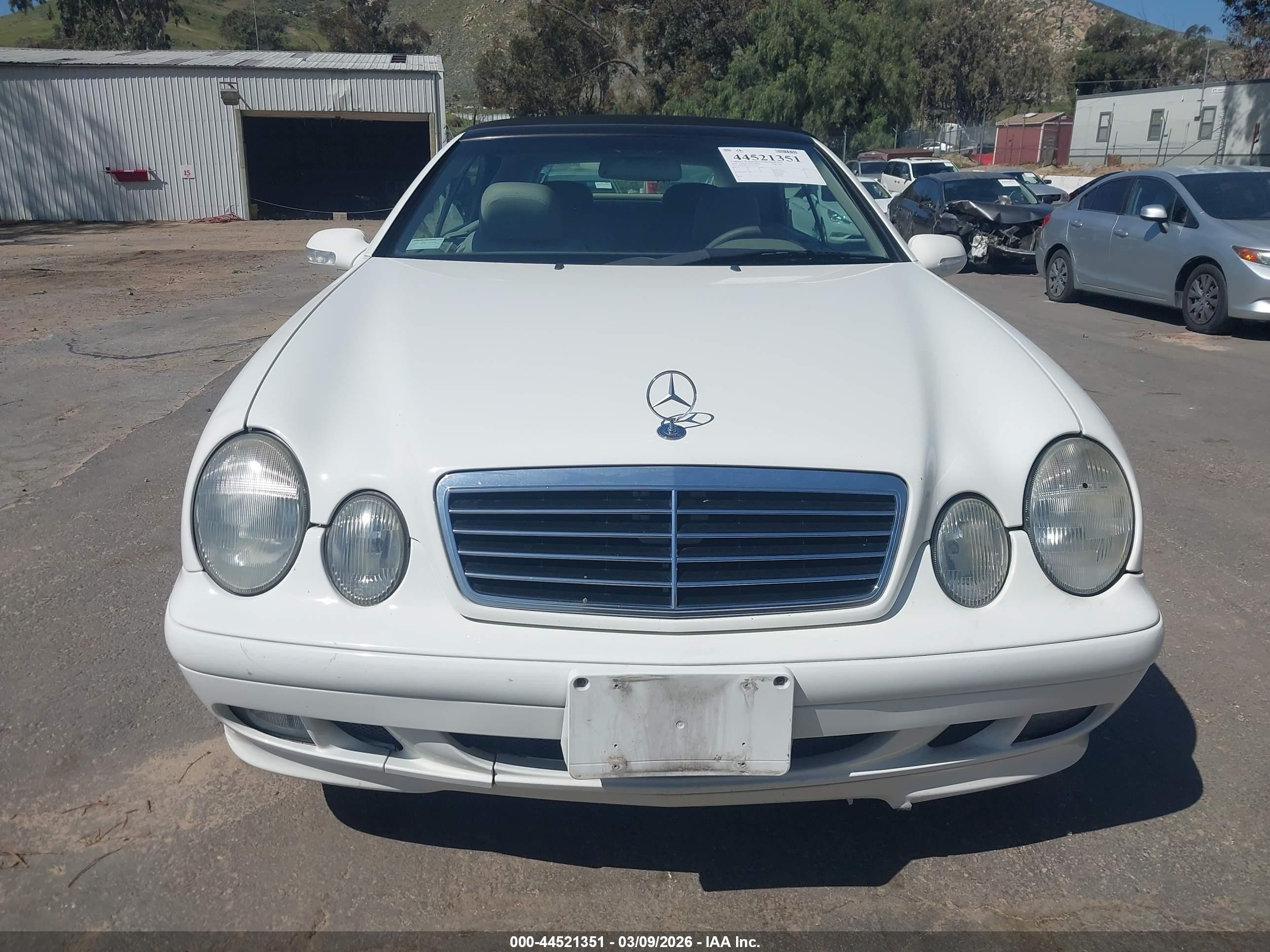 2003 Mercedes-benz Clk 320   White vin: WDBLK65G63T143746