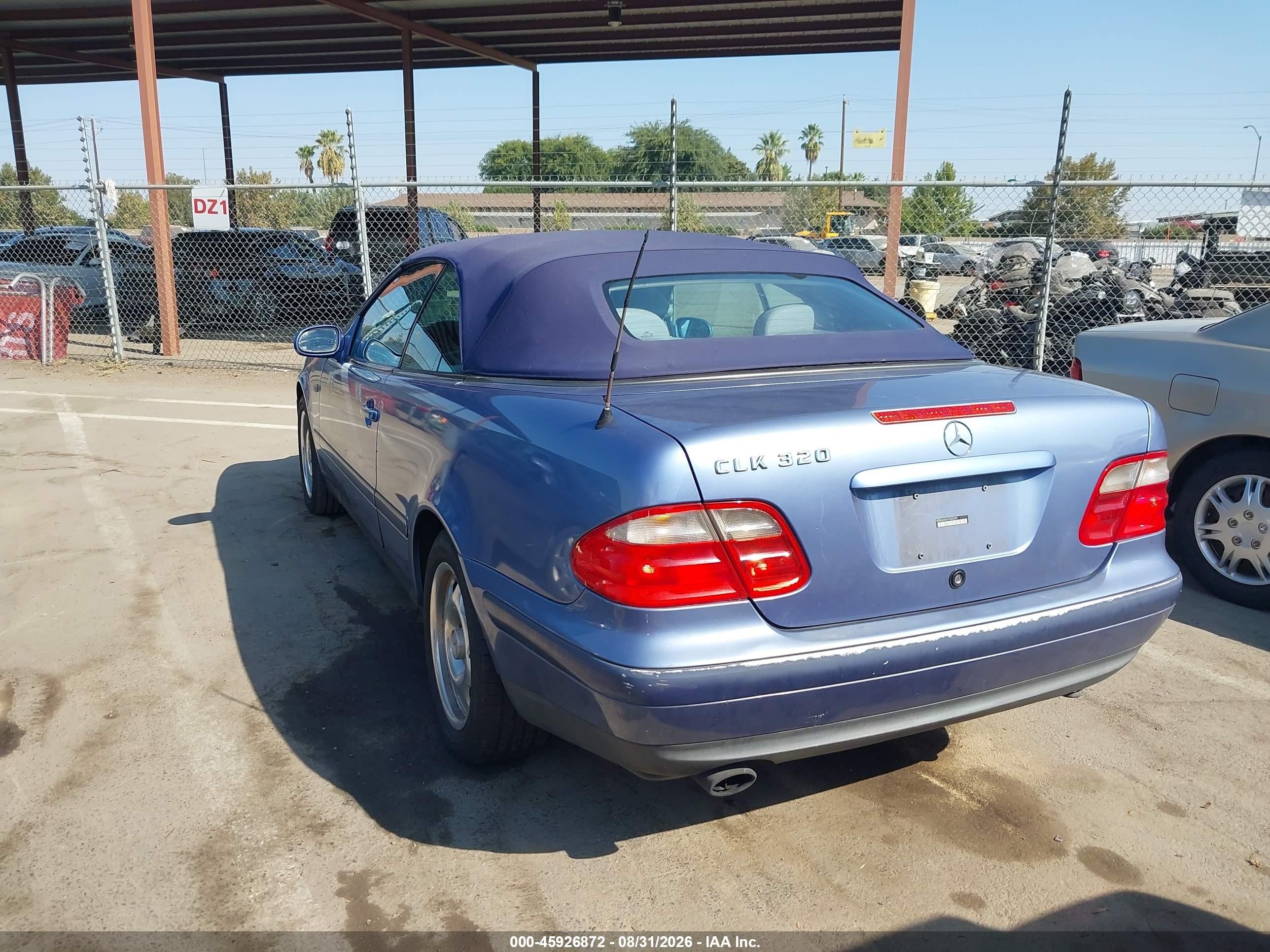 1999 Mercedes-benz Clk 320   Blue vin: WDBLK65G6XT020390